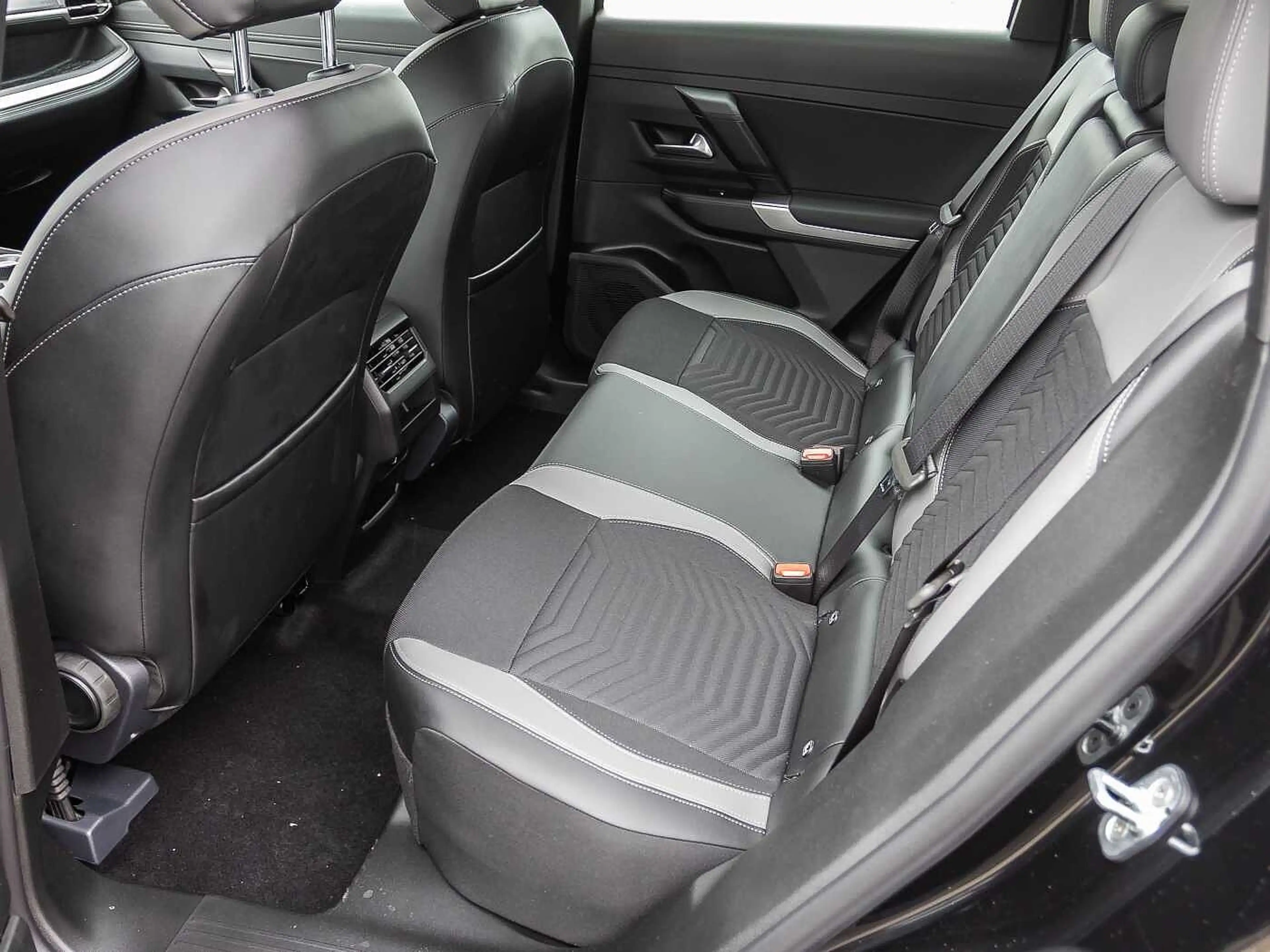 Jeep Compass 1.2 e-Hybrid DCT6 ALTITUDE GEWERBEAKTION — photo 12
