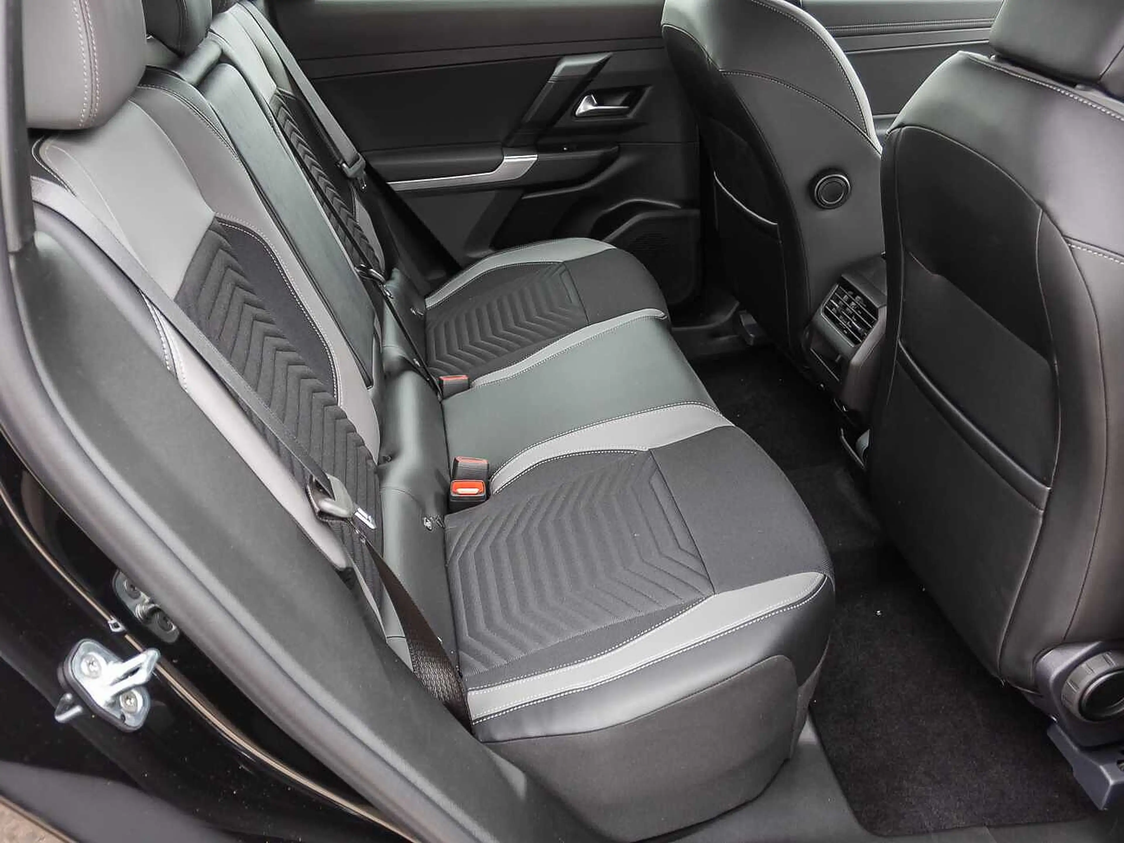 Jeep Compass 1.2 e-Hybrid DCT6 ALTITUDE GEWERBEAKTION — photo 15