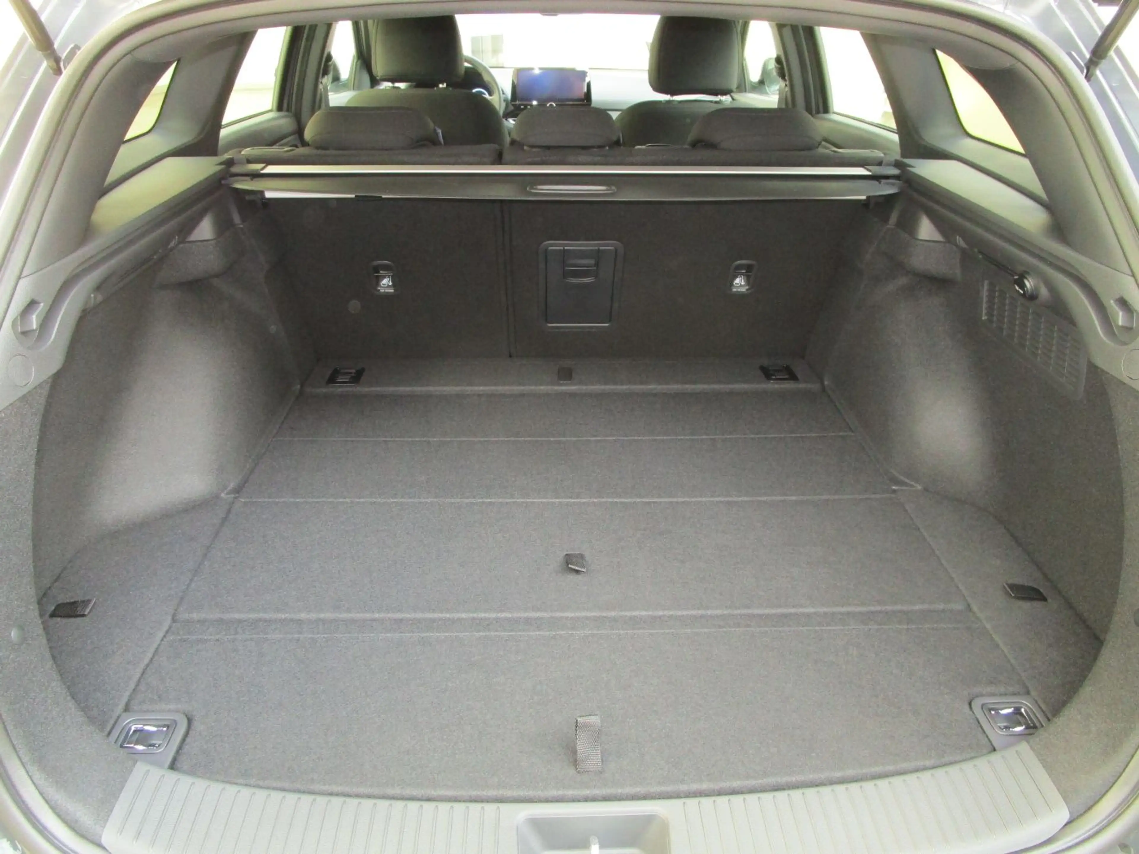 Hyundai i30 Kom 1.6 T-GDI Trend SHZ+2xKlima+Fernlichtass. — photo 6