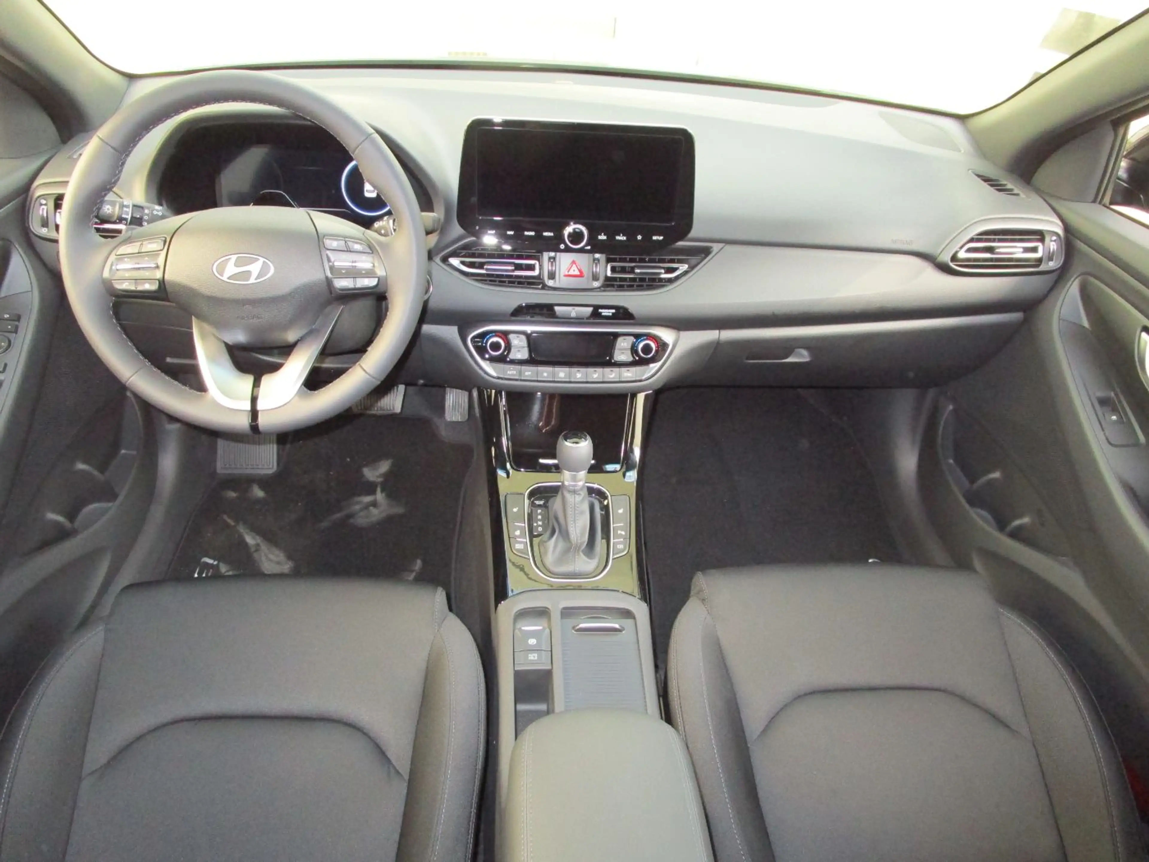 Hyundai i30 Kom 1.6 T-GDI Trend SHZ+2xKlima+Fernlichtass. — photo 8