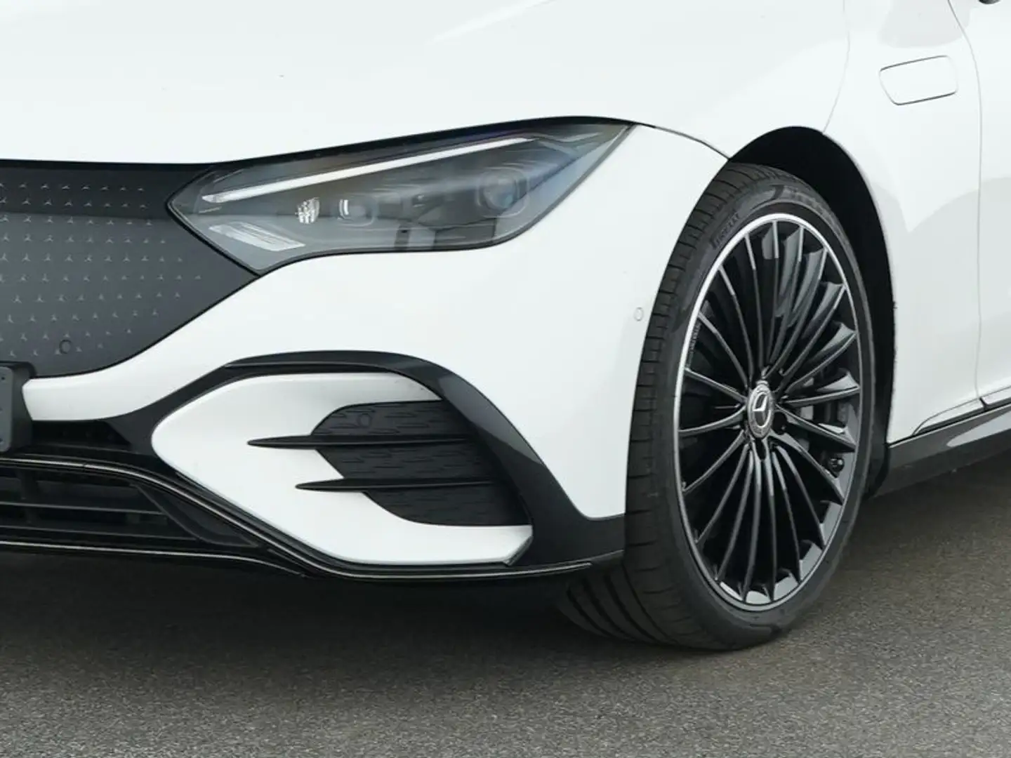 Mercedes-Benz EQE 300 AMG-Line+Night+AIRMATIC+Burmest+Memory-P Blanc - 2