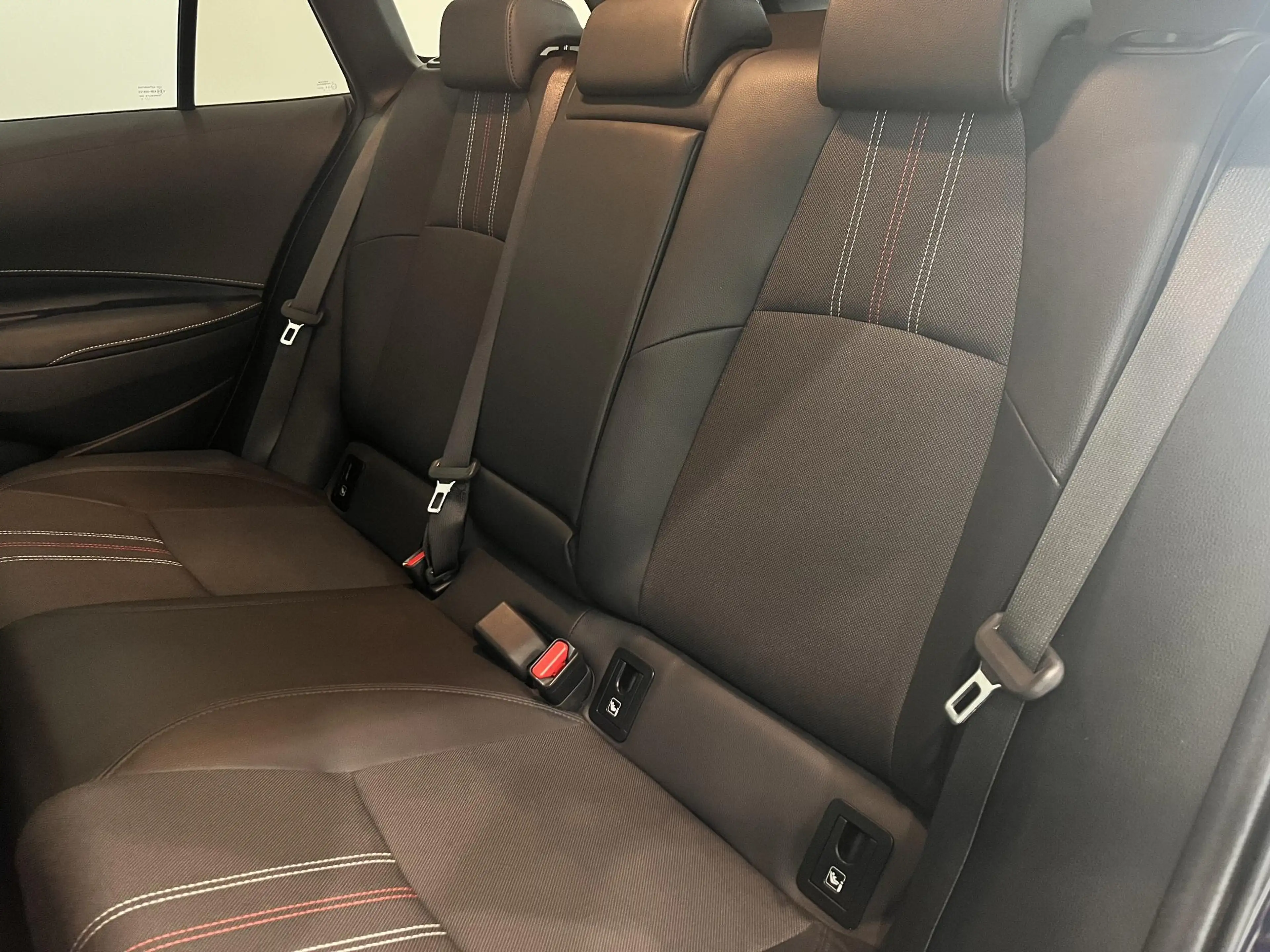 Toyota Corolla Touring Sports 1.8 Hybrid GR-Sport | LED | Navigat — photo 8