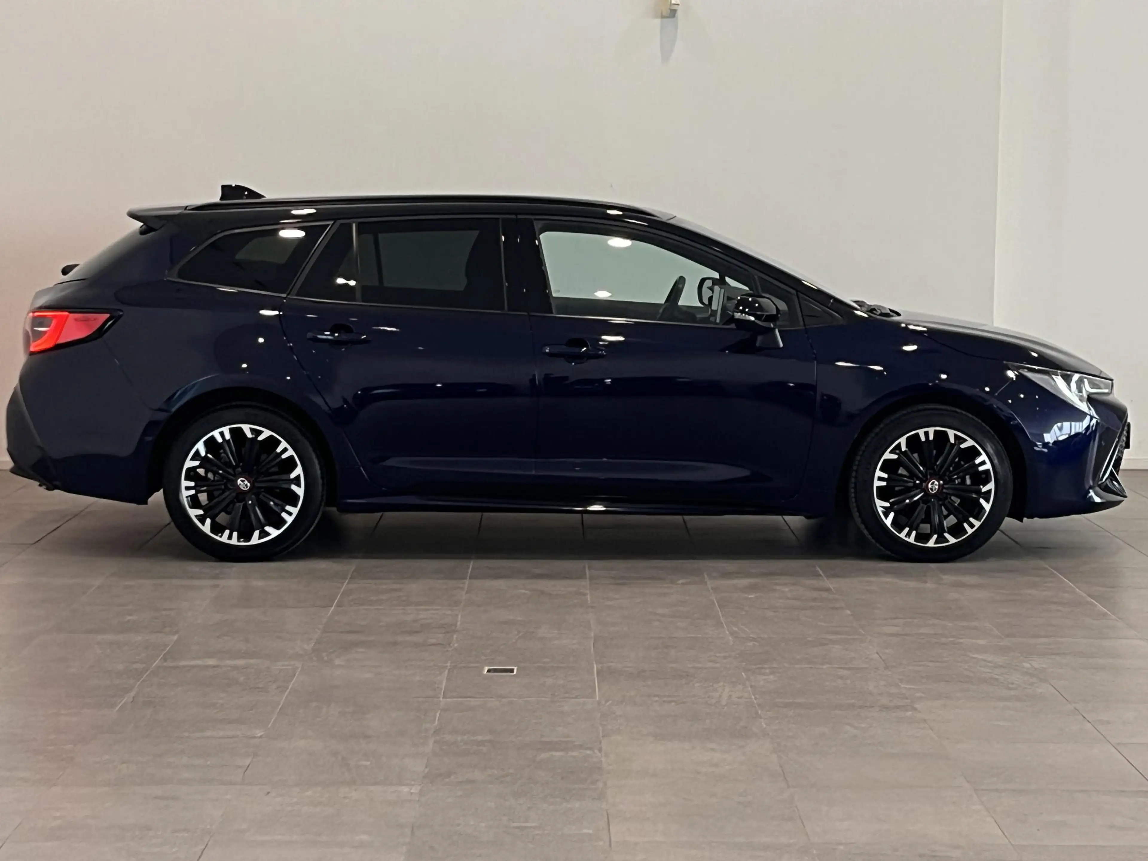 Toyota Corolla Touring Sports 1.8 Hybrid GR-Sport | LED | Navigat — photo 16