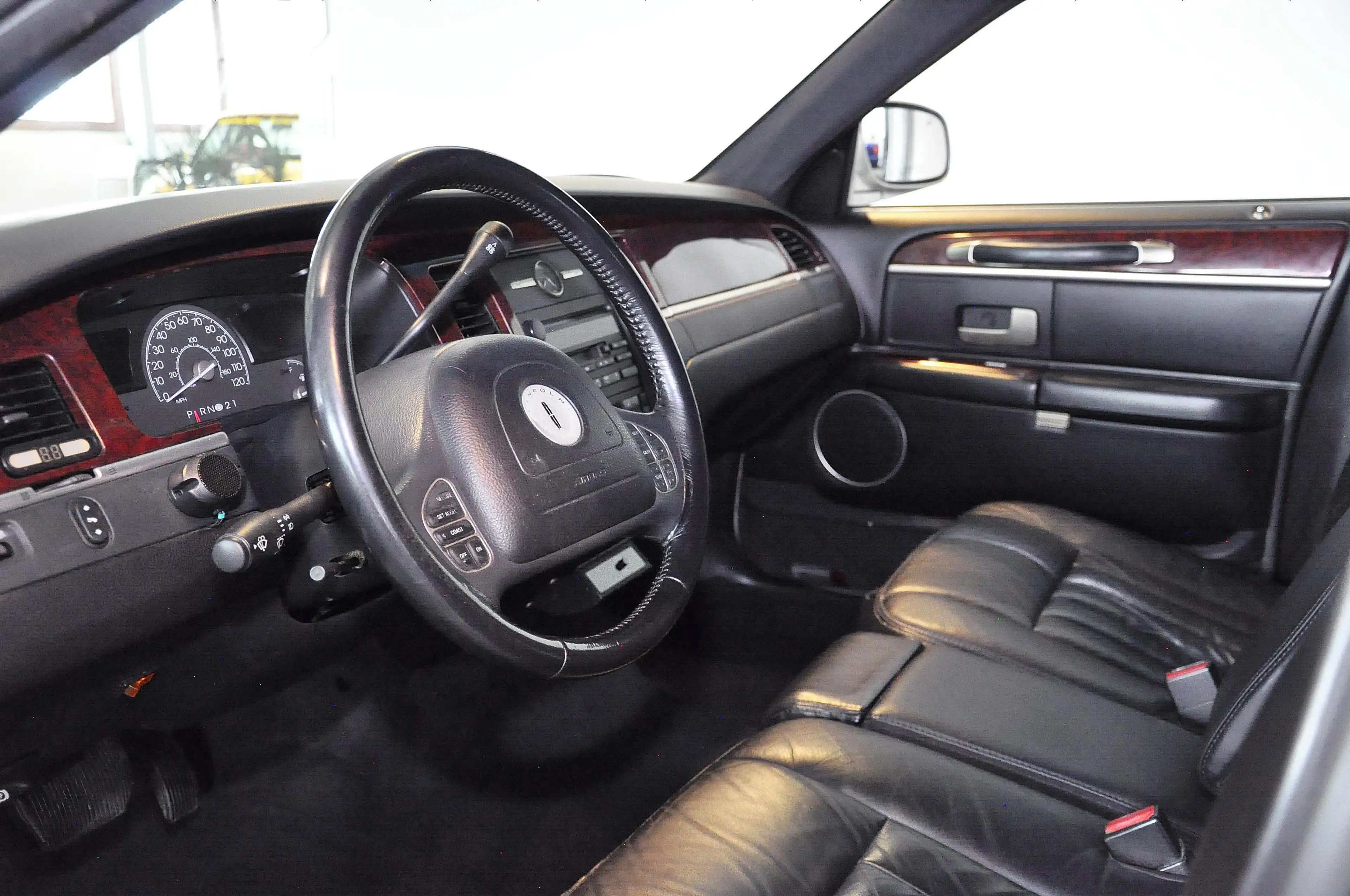 Lincoln Town Car V8(Facelift) ! Stretch-Leichenwagen ! TÜV ! — photo 7