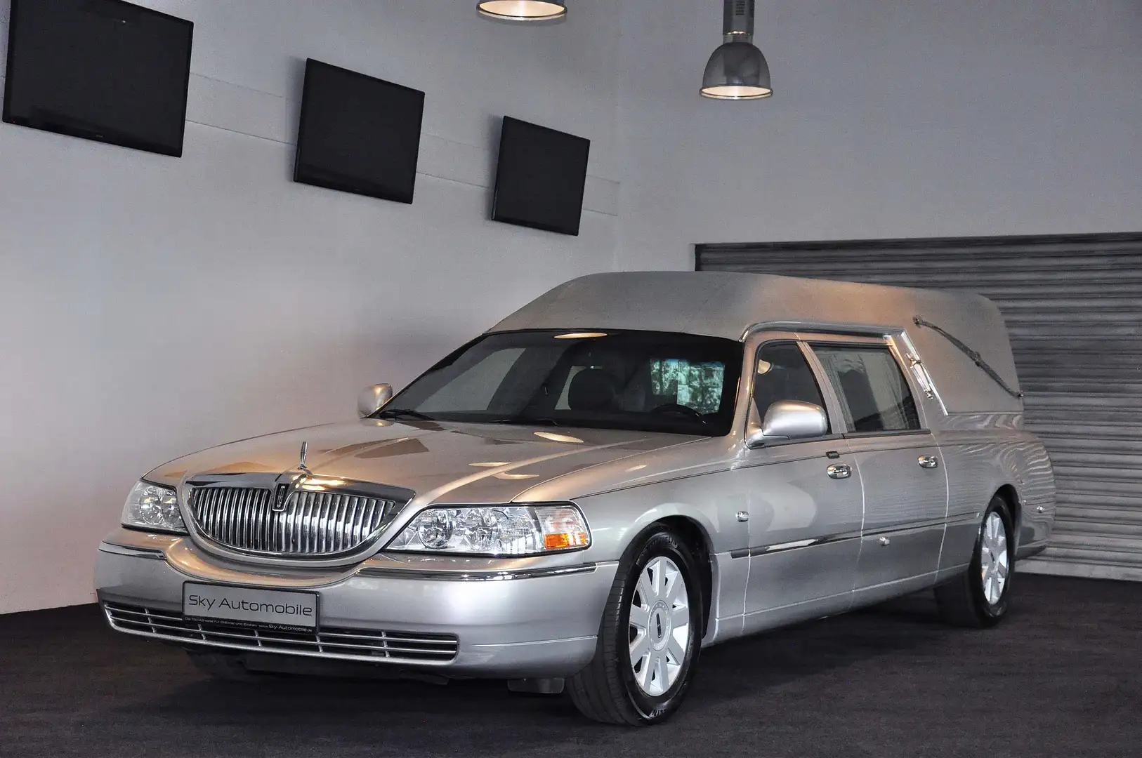 Lincoln Town Car V8(Facelift) ! Stretch-Leichenwagen ! TÜV ! Silber - 1