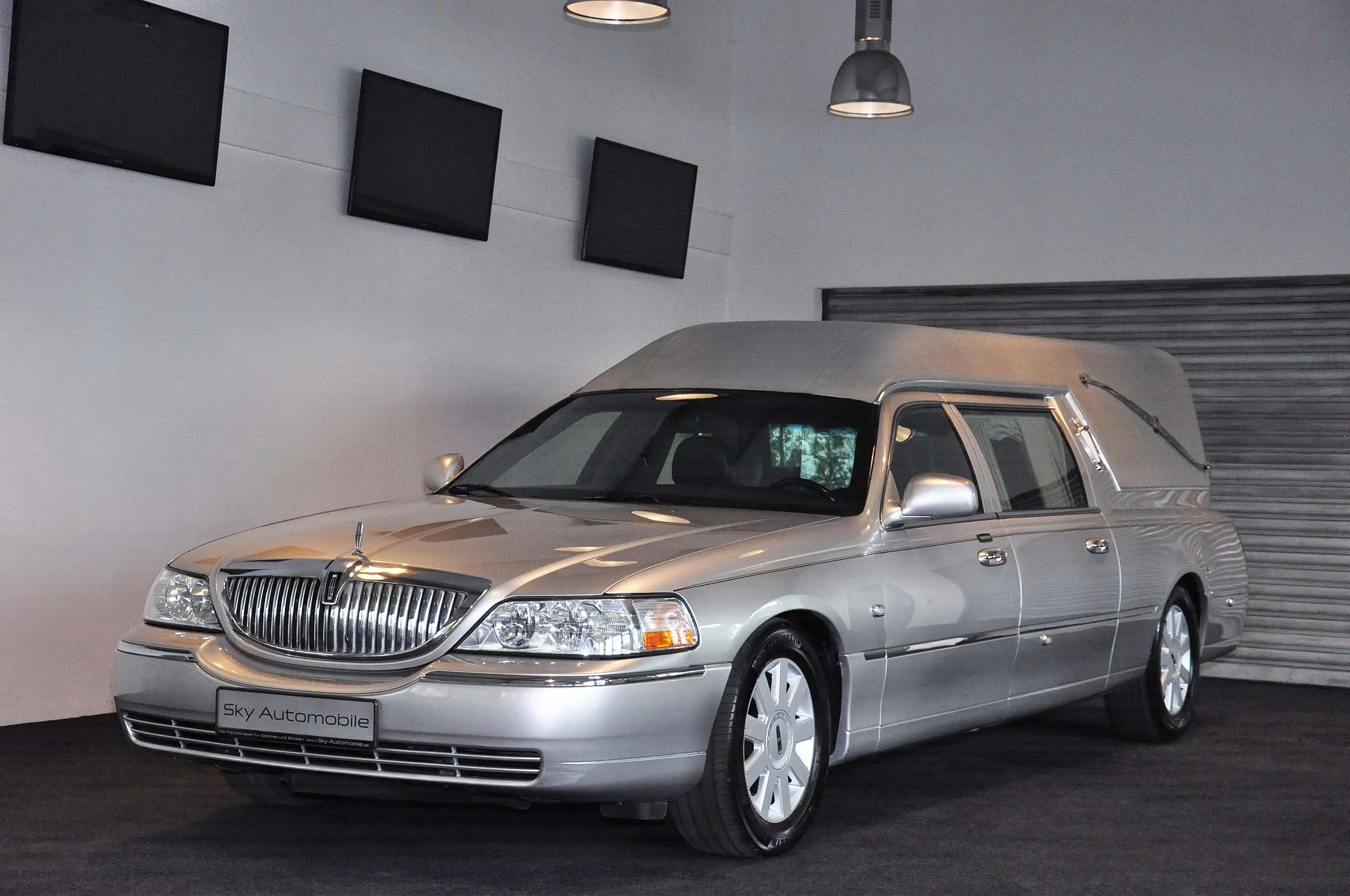 Lincoln Town Car V8(Facelift) ! Stretch-Leichenwagen ! TÜV !
