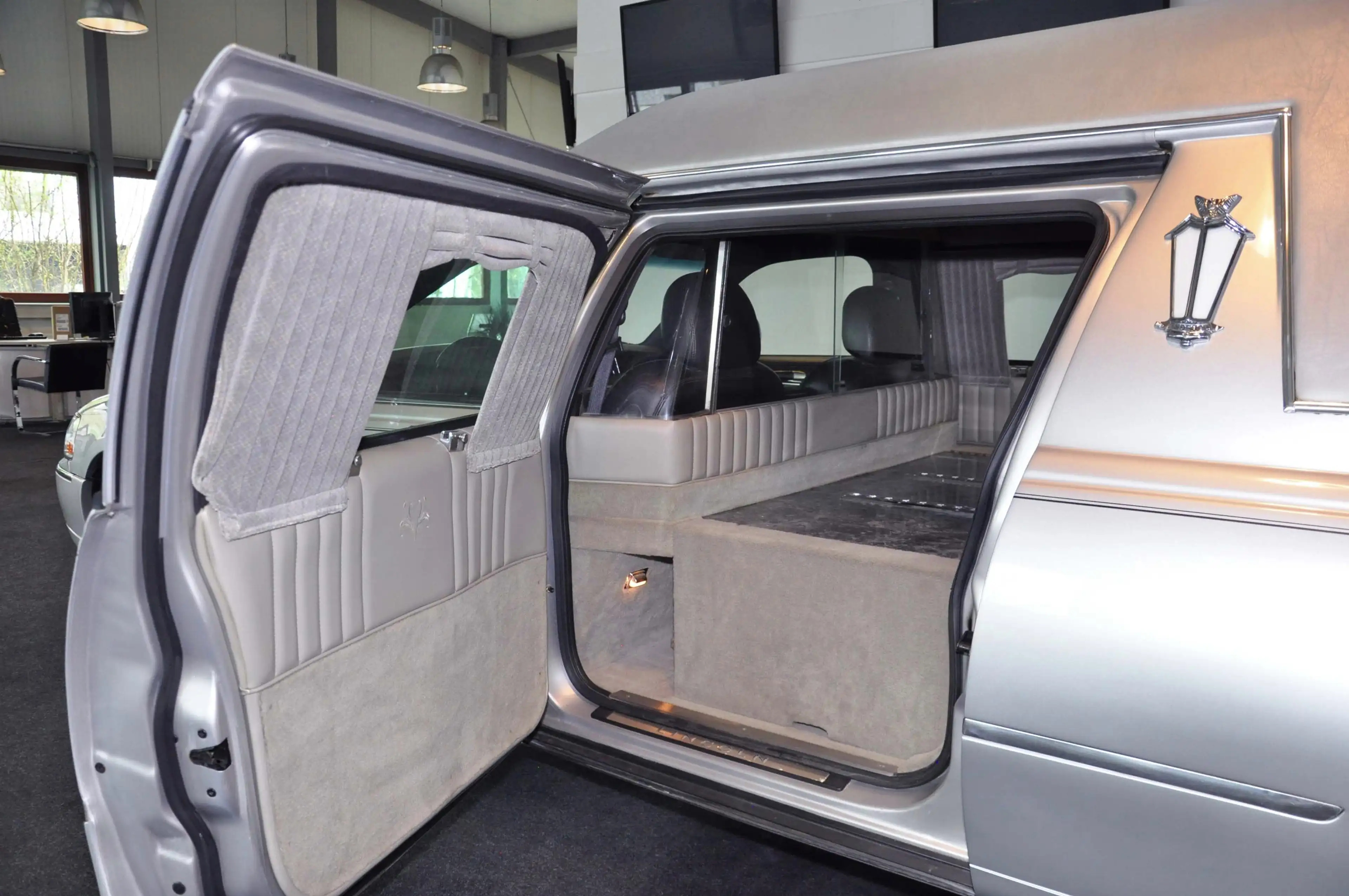 Lincoln Town Car V8(Facelift) ! Stretch-Leichenwagen ! TÜV ! — photo 10