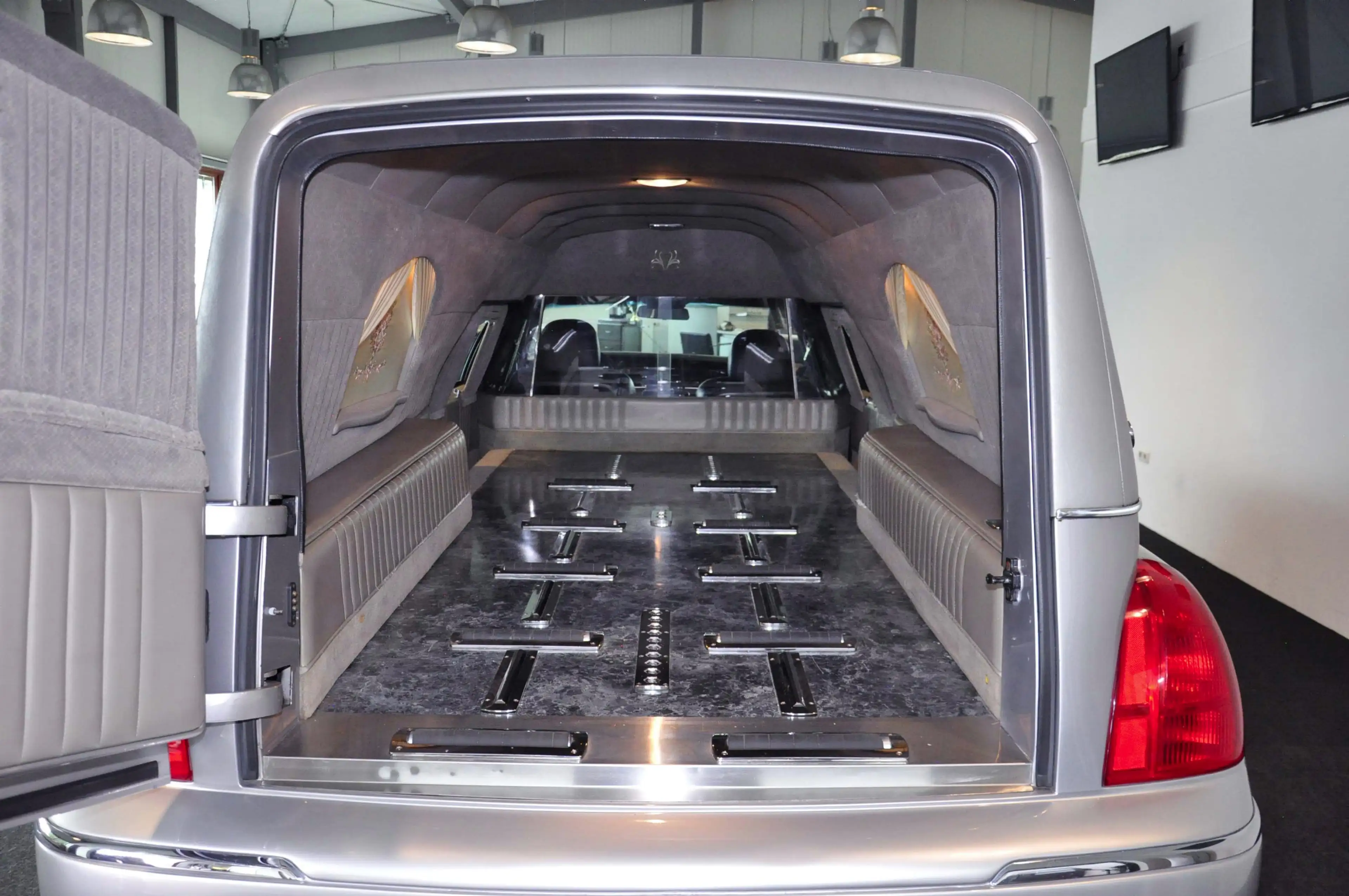 Lincoln Town Car V8(Facelift) ! Stretch-Leichenwagen ! TÜV ! — photo 5