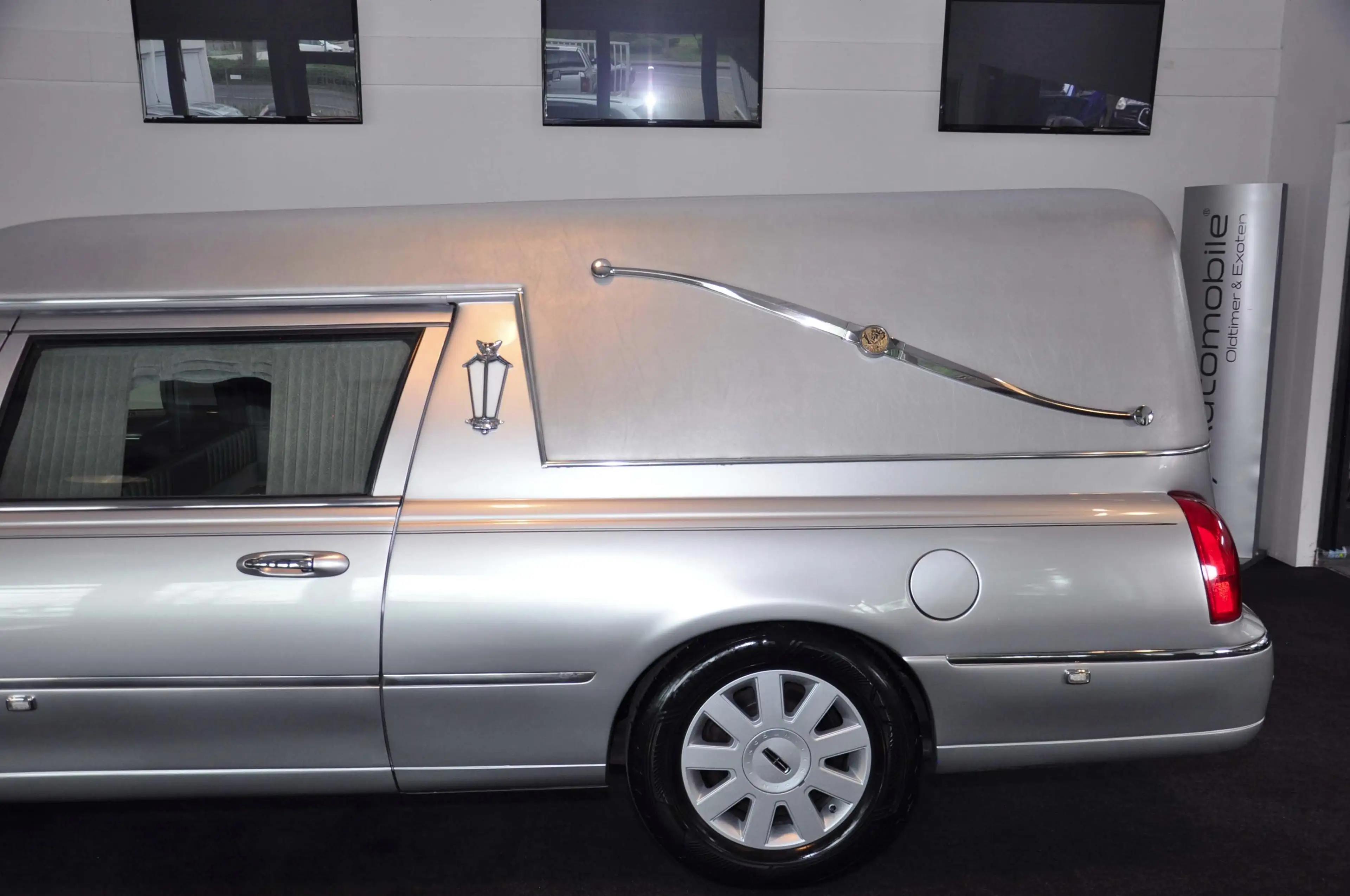 Lincoln Town Car V8(Facelift) ! Stretch-Leichenwagen ! TÜV ! — photo 4
