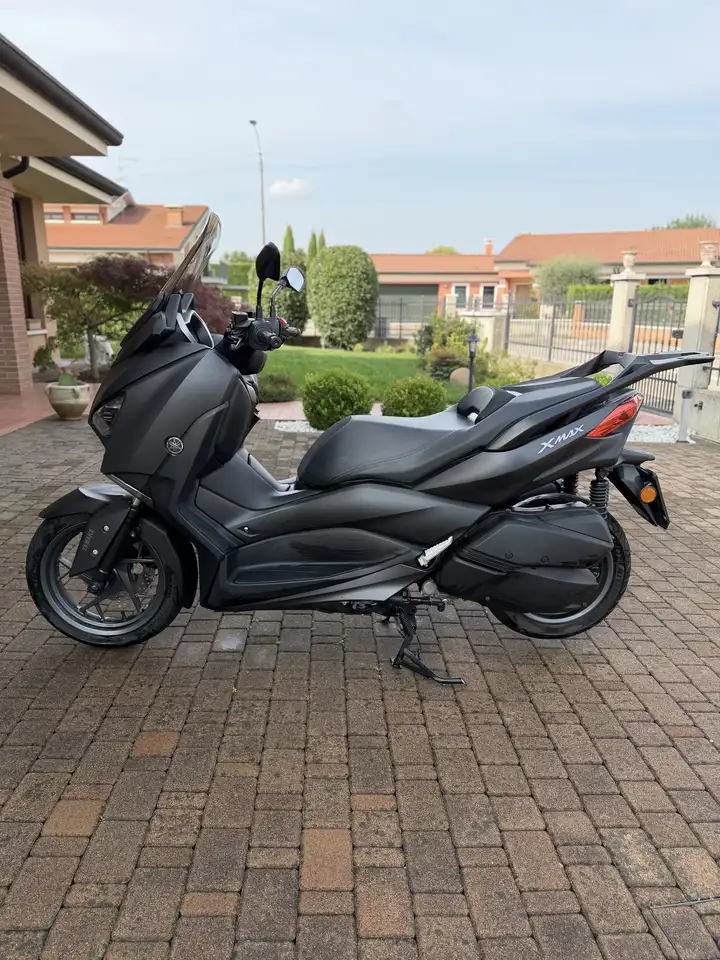 Yamaha X-Max 300