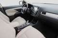 Mitsubishi Outlander 2.0 121PS PHEV Instyle 4WD Leder 1.H Weiß - thumbnail 12