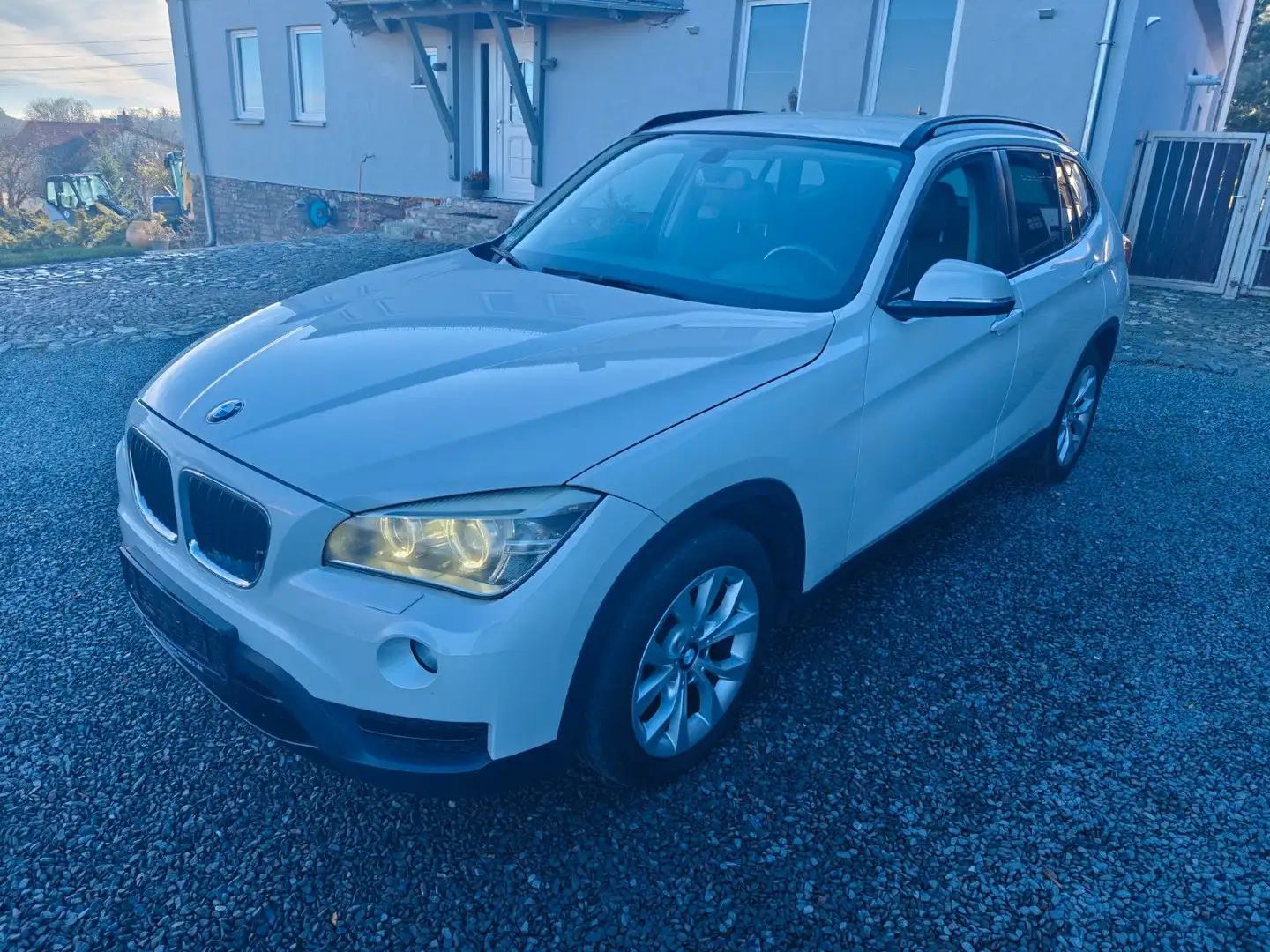 BMW X1 16 d sDrive*Sportline*Edition* Weiß - 2