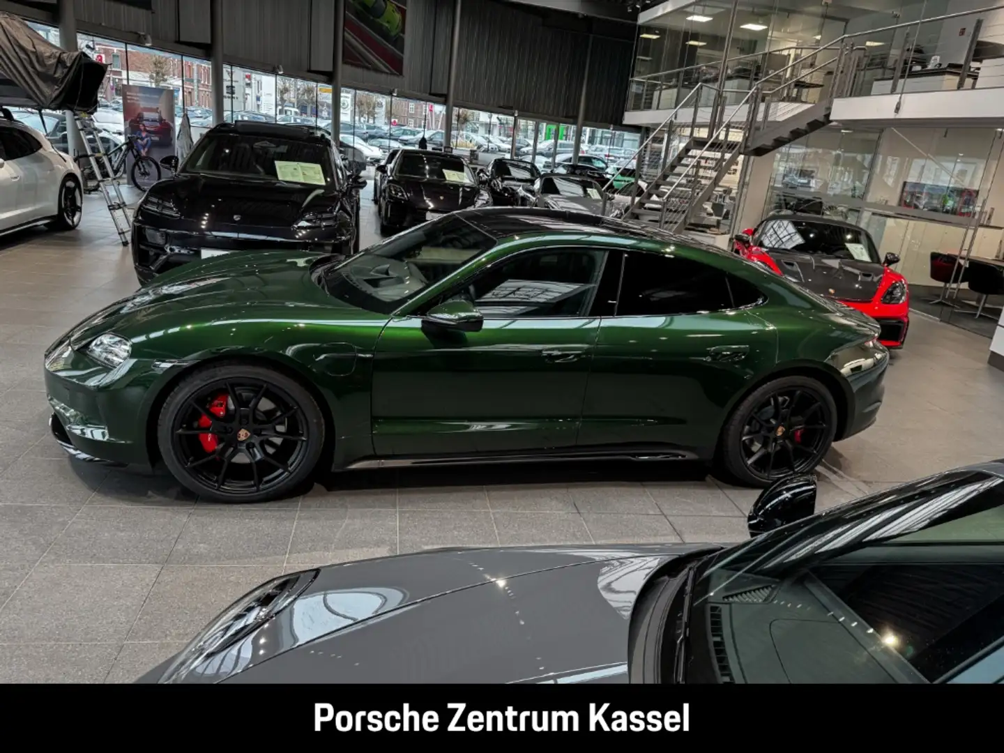 Porsche Taycan 4S Sportpaket Panorama  Bose 360 Kamera Grün - 2