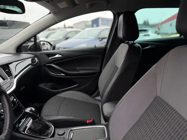 Opel Astra view 11