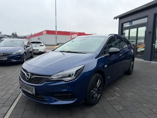 Opel Astra view 3