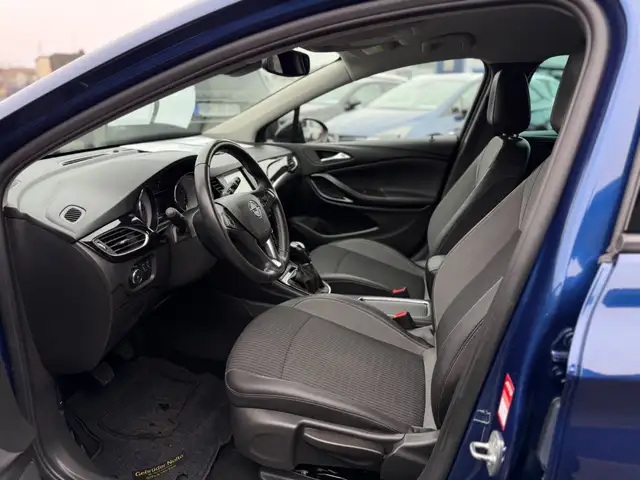Opel Astra view 9