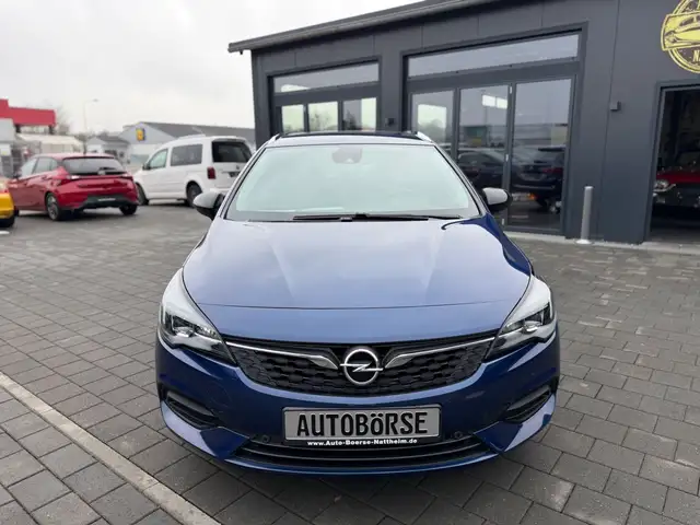 Opel Astra view 2