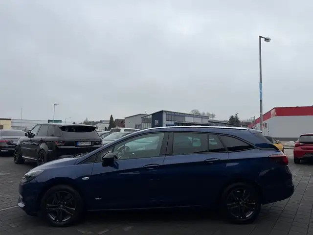 Opel Astra view 4