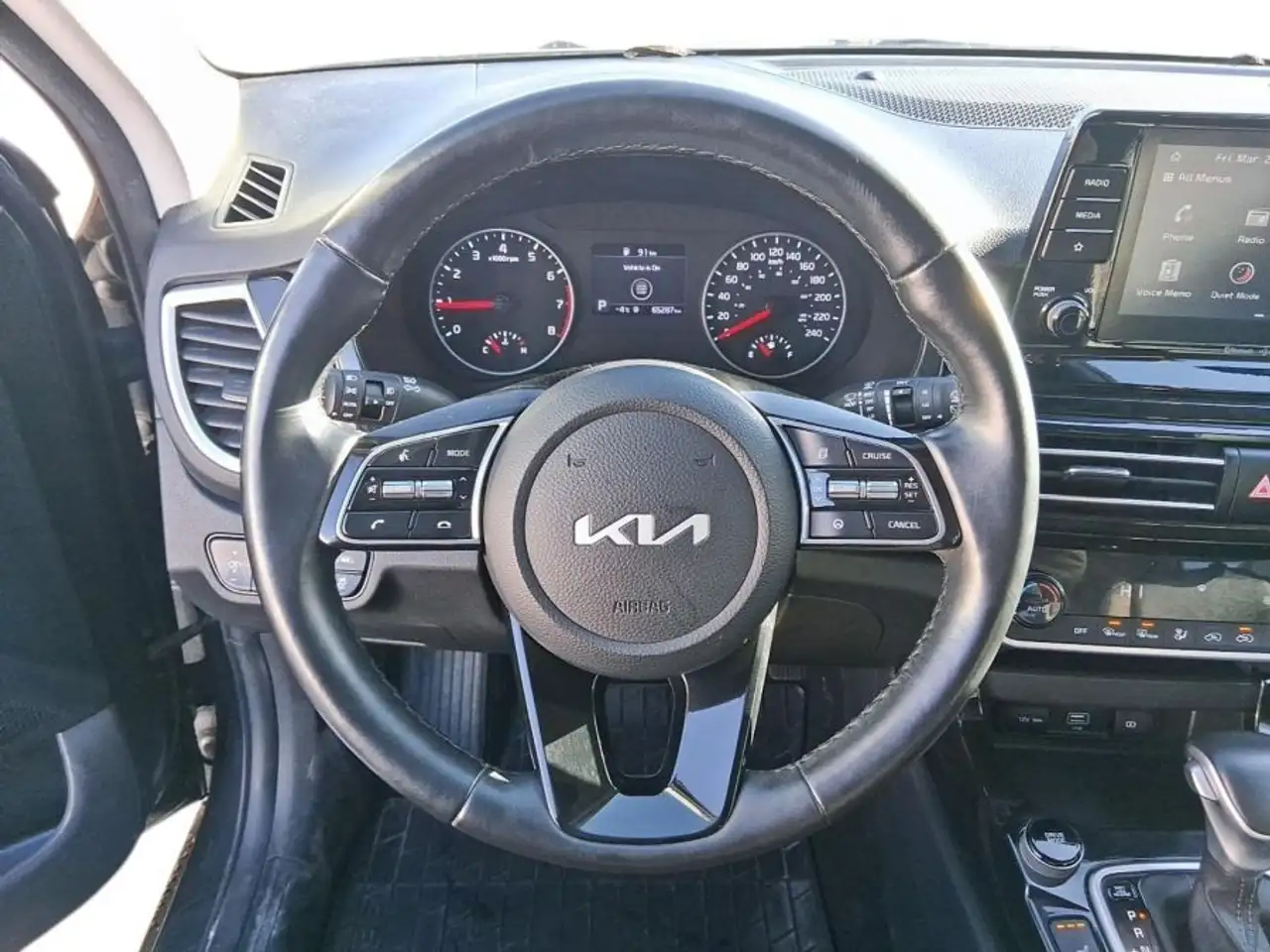 Kia Seltos снимка Kia Seltos