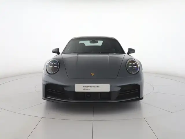 Porsche 911 view 3