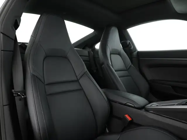 Porsche 911 view 11