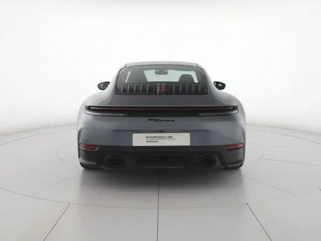 Porsche 911 view 4