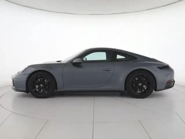 Porsche 911 view 5
