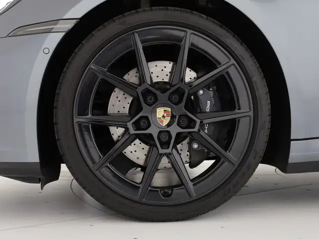 Porsche 911 view 6