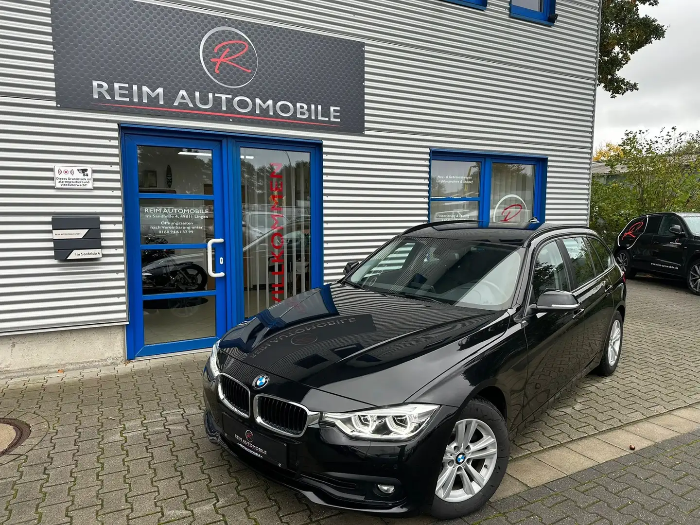 BMW 318 d Touring Advantage *NAVI*SHZ*KLIMAAUTOMATIK*ALU* Schwarz - 1