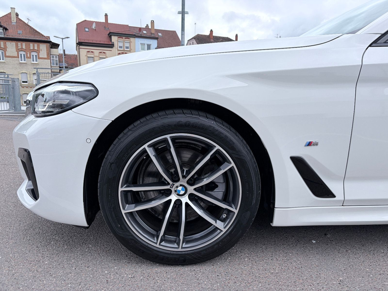 BMW 520 i Aut. M Sport PANO/AHK/HUD/KOMFORTSITZE — photo 9