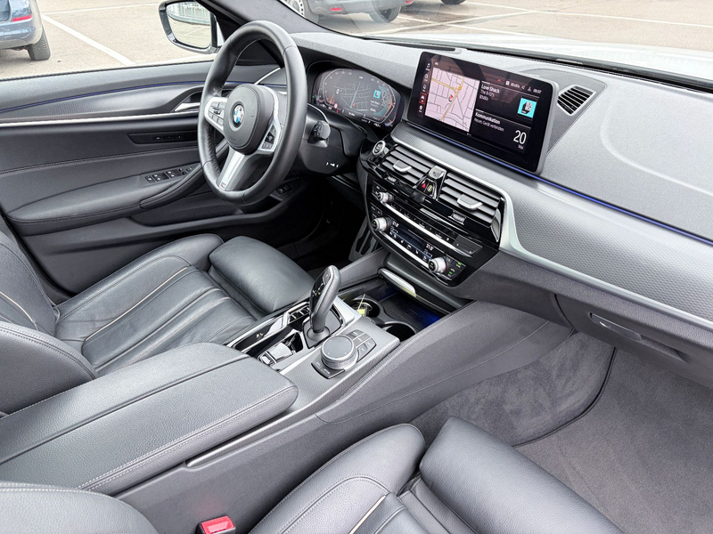 BMW 520 i Aut. M Sport PANO/AHK/HUD/KOMFORTSITZE — photo 13