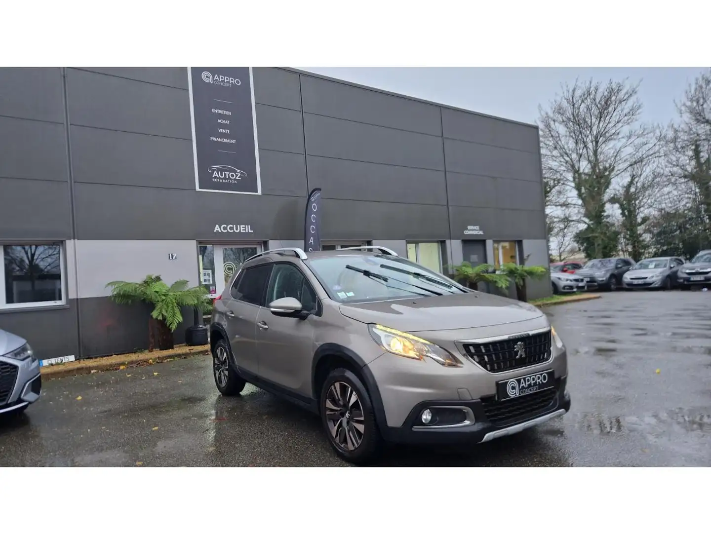 Peugeot 2008 1.2i PureTech 12V S\u0026S - 110  Allure PHASE 2 Gris - 2