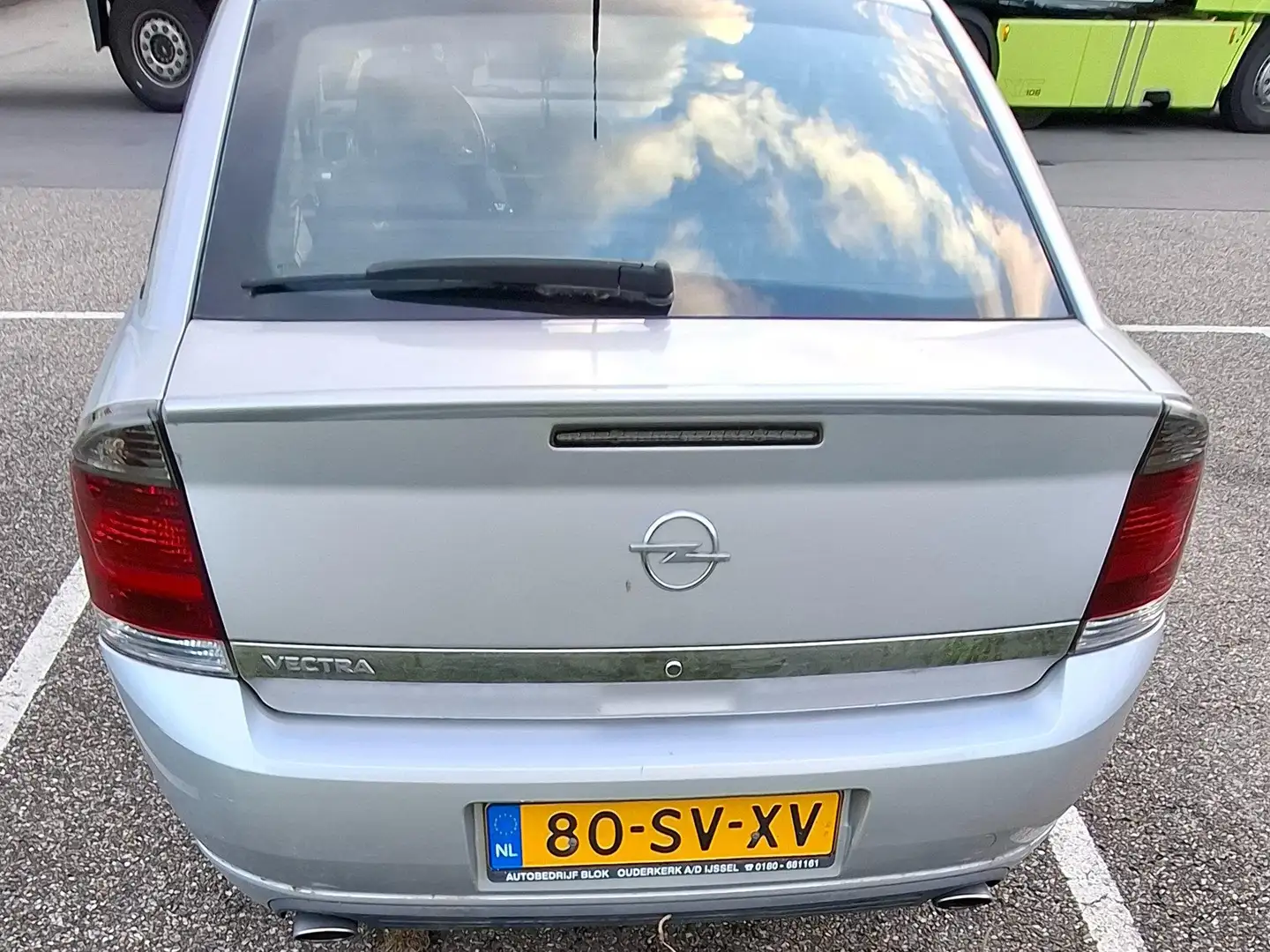 Opel Vectra Vectra 2.2-16V Sport Zilver - 2