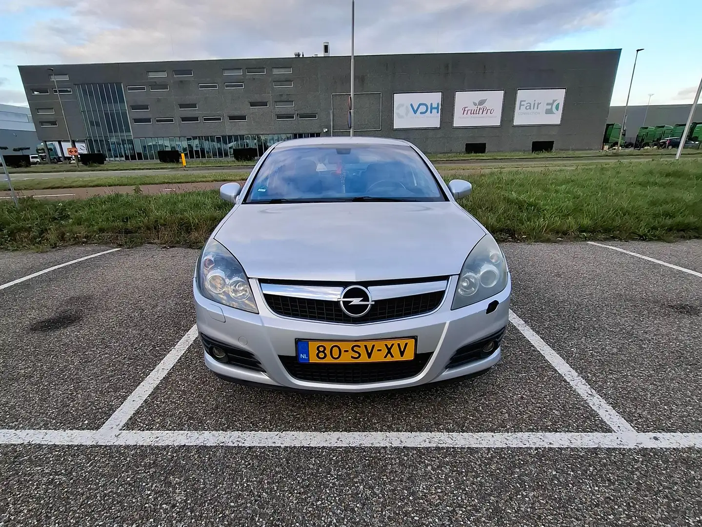 Opel Vectra Vectra 2.2-16V Sport Zilver - 1