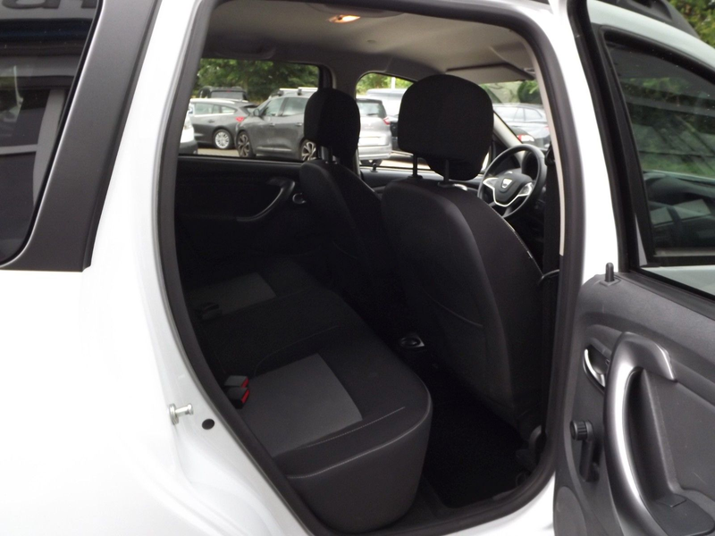 Dacia Duster Black Shadow 4x2*Klima*SHZ*Kam*Allwetter* — photo 16