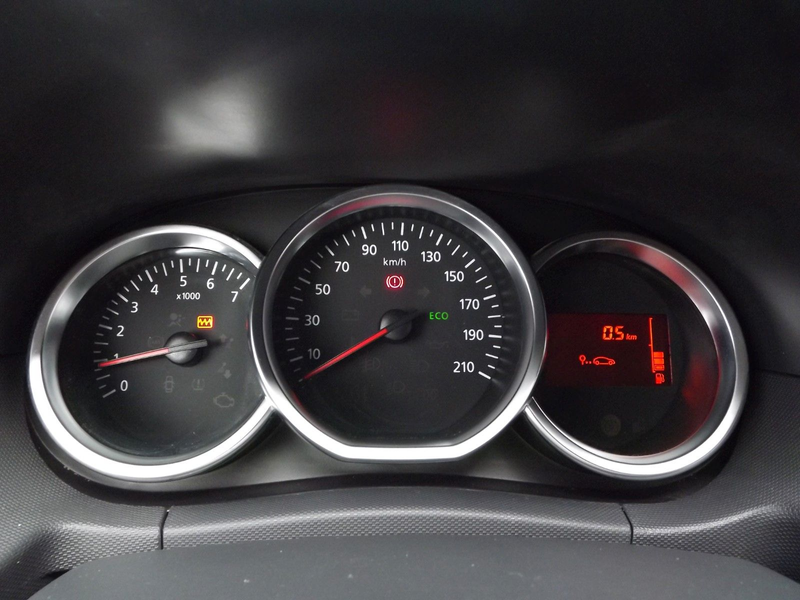 Dacia Duster Black Shadow 4x2*Klima*SHZ*Kam*Allwetter* — photo 8