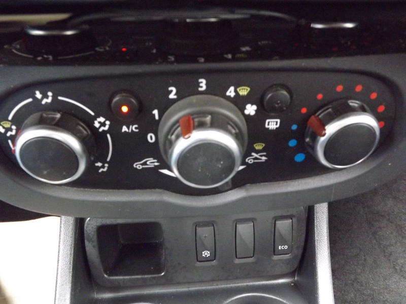 Dacia Duster Black Shadow 4x2*Klima*SHZ*Kam*Allwetter* — photo 11