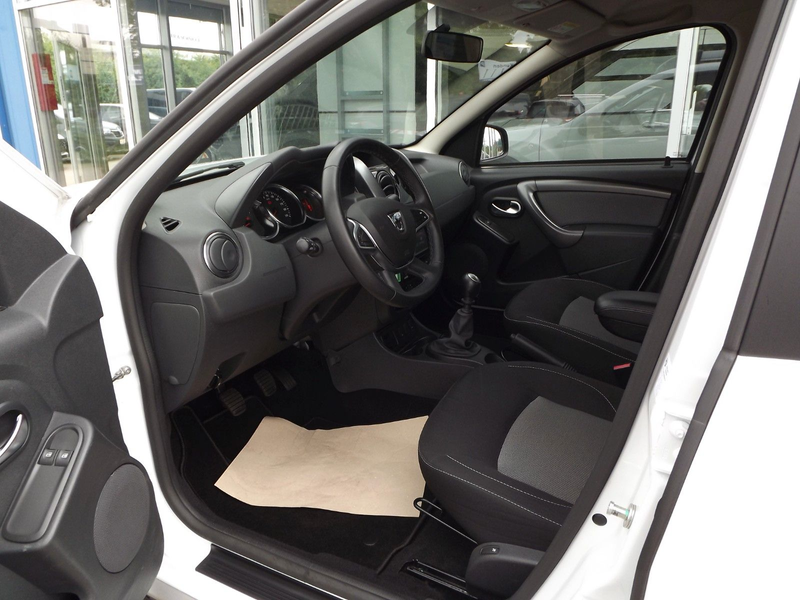Dacia Duster Black Shadow 4x2*Klima*SHZ*Kam*Allwetter* — photo 13