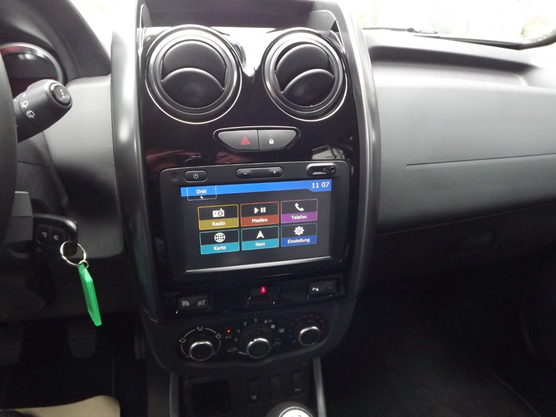 Dacia Duster Black Shadow 4x2*Klima*SHZ*Kam*Allwetter* — photo 9