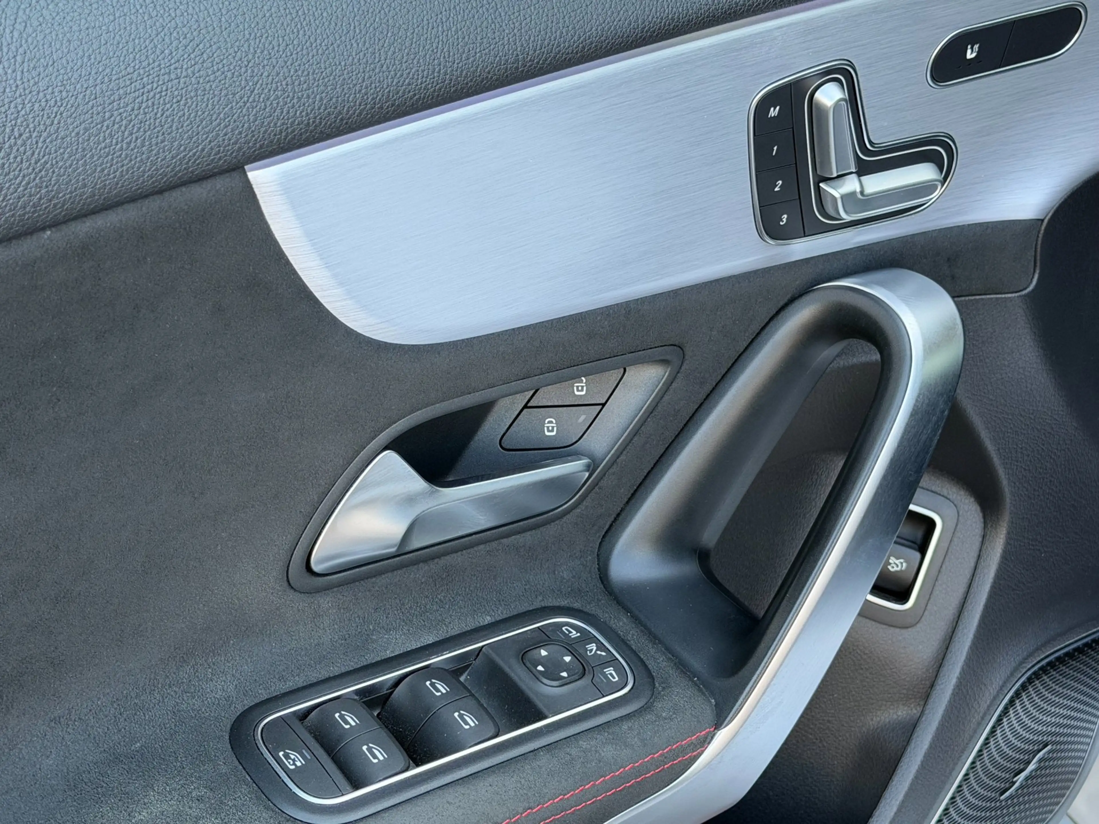 Mercedes-Benz A 35 AMG 4MATIC Premium Plus Pano | Memory | Burmester | Sf — photo 29