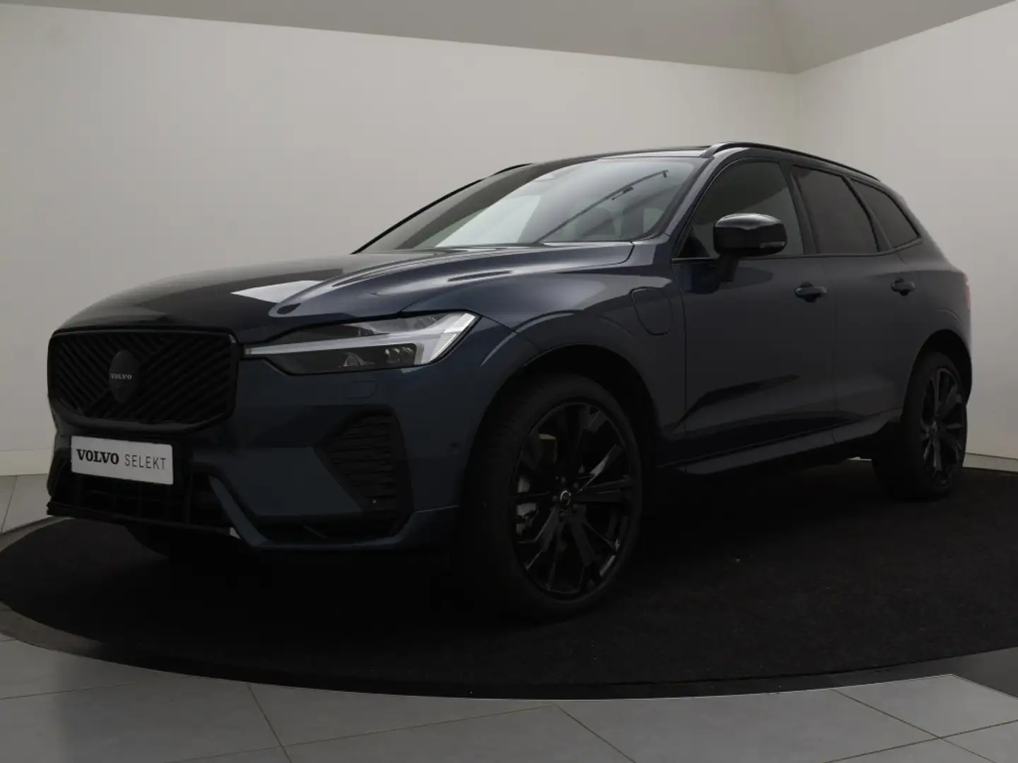 Volvo XC60 T6 PLUG-IN HYBRID PLUS BLACK EDITION *NIEUW MODEL* Bleu - 2