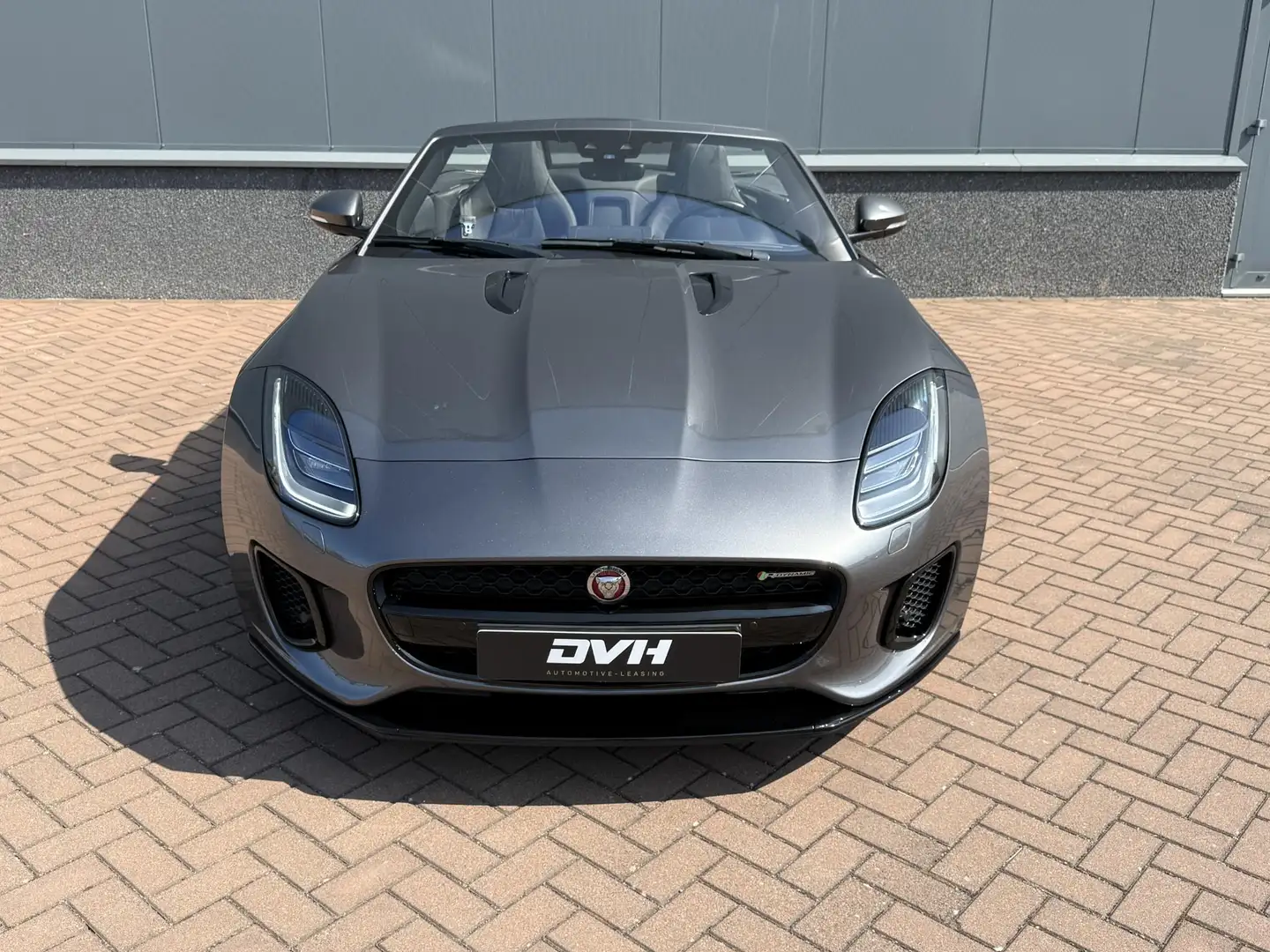 Jaguar F-Type P300 RWD R-Dynamic Black Edition Grijs - 2