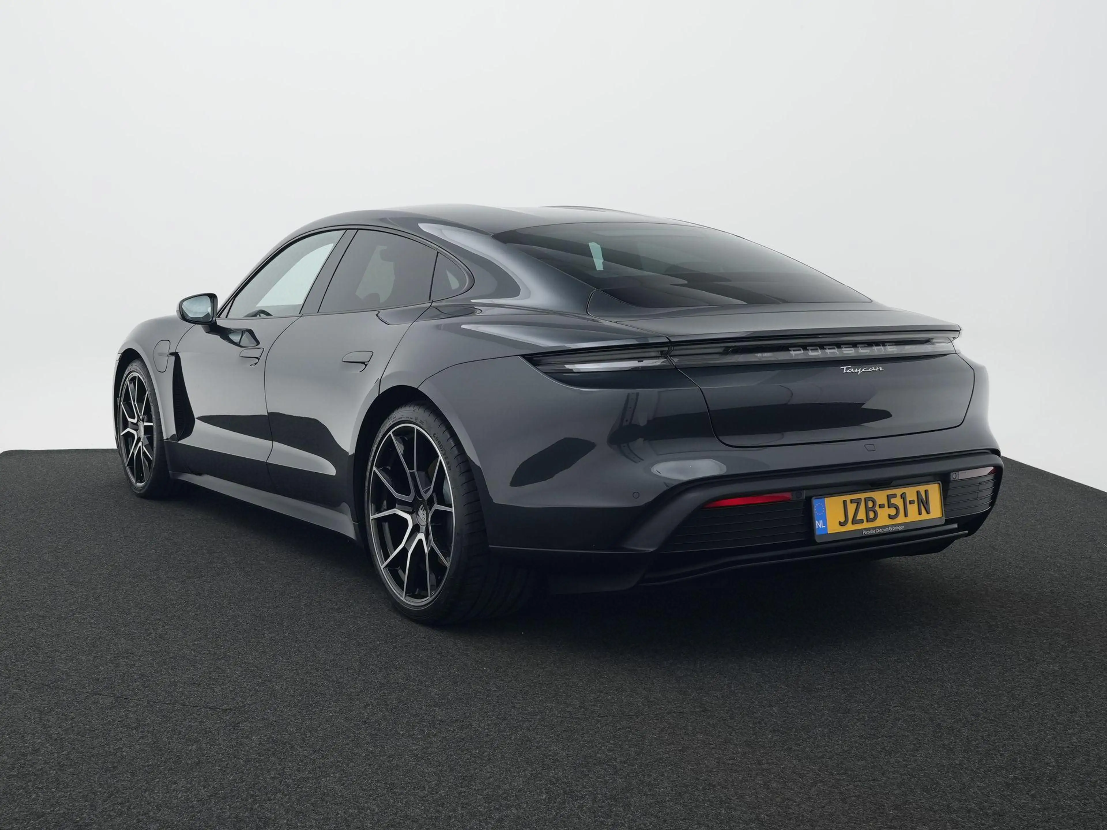 Porsche Taycan — photo 3