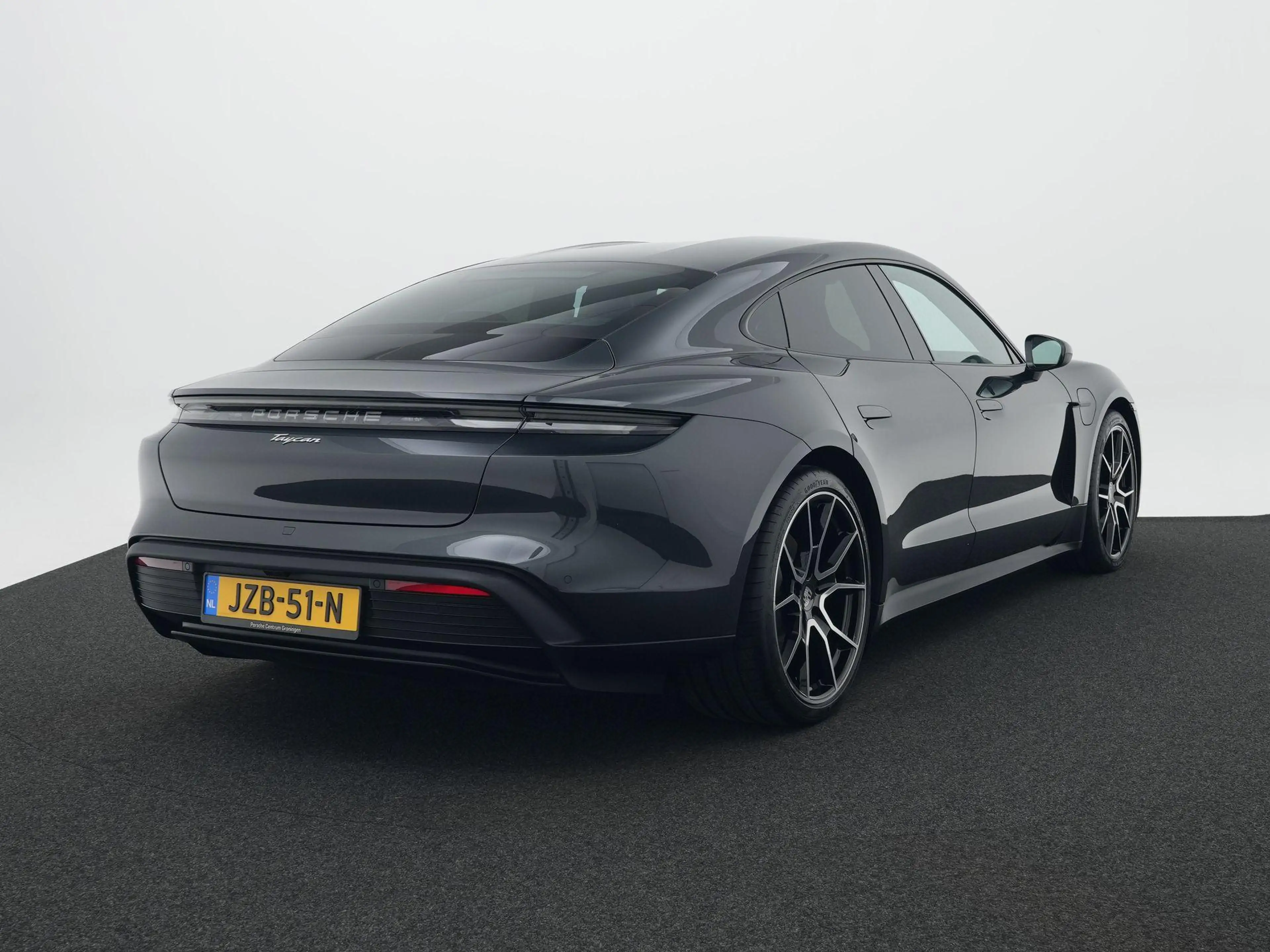 Porsche Taycan — photo 5