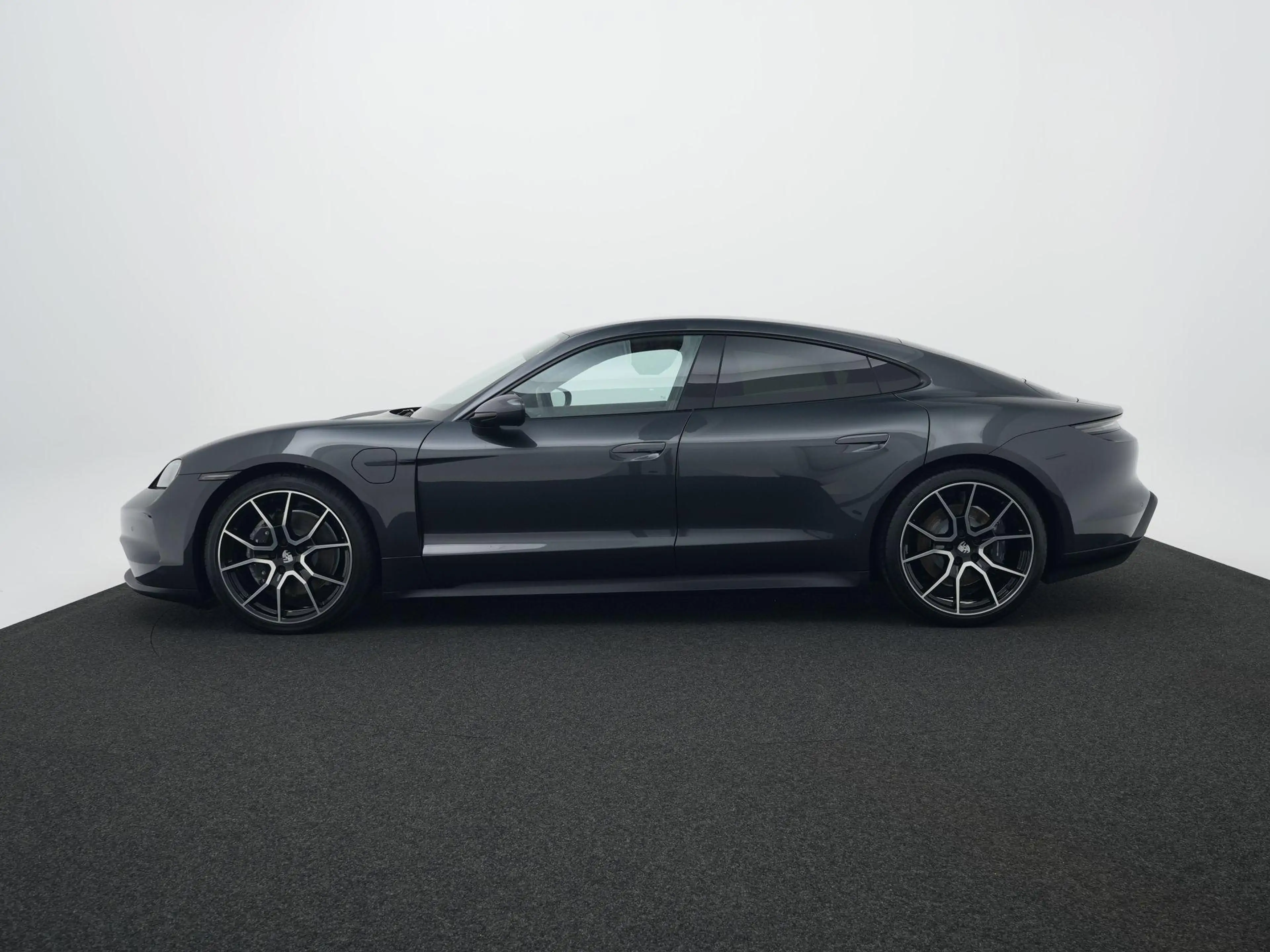 Porsche Taycan — photo 2
