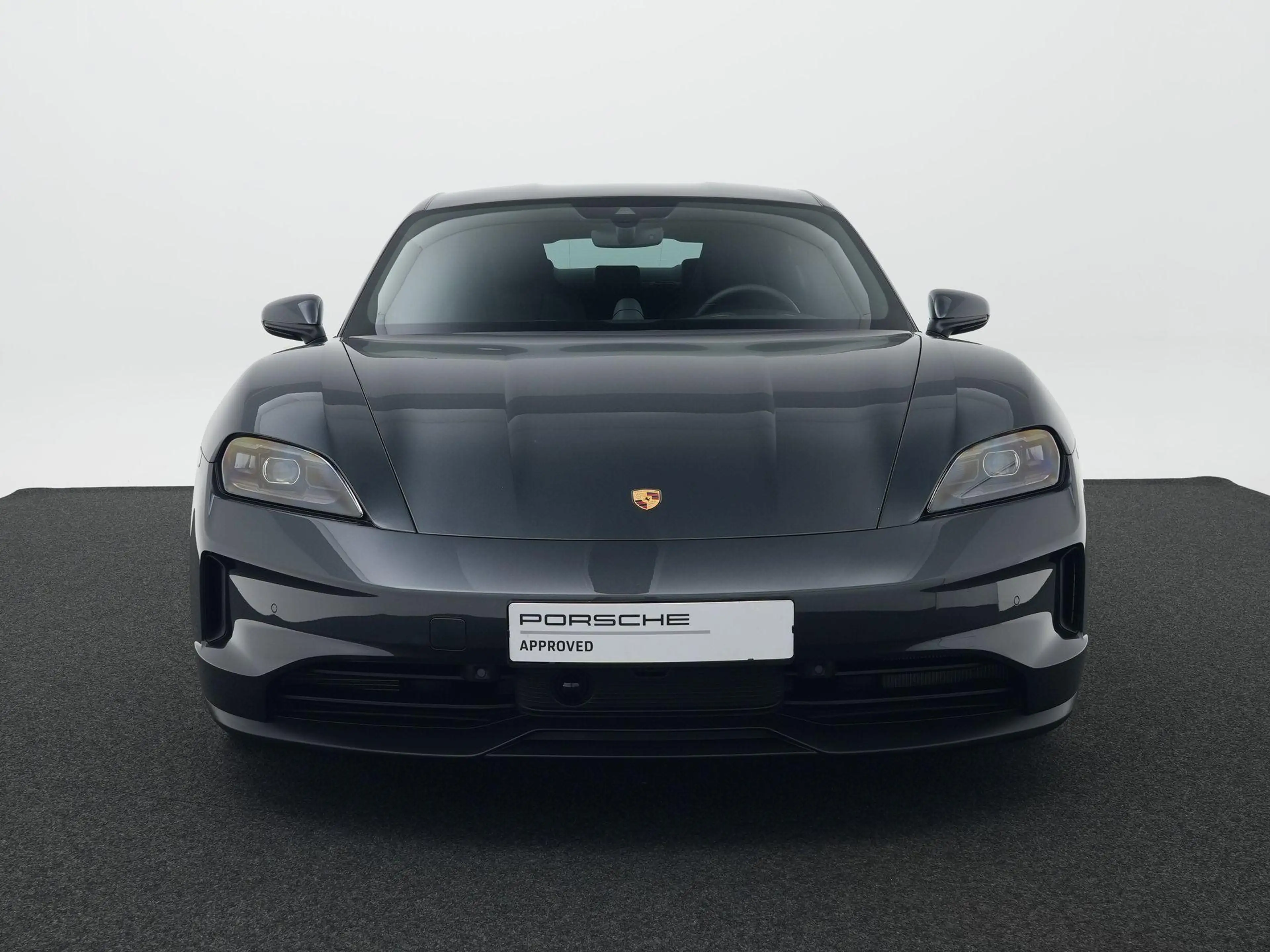 Porsche Taycan — photo 8