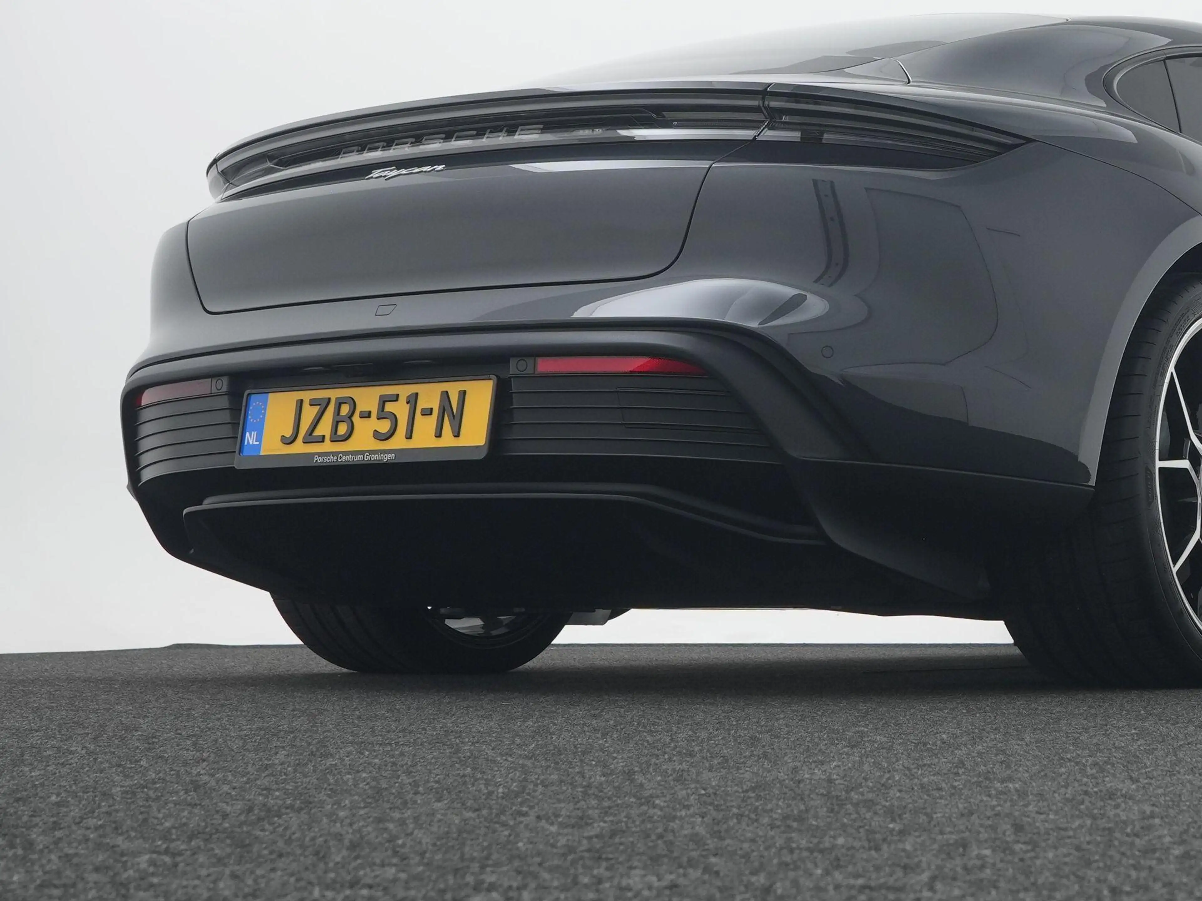 Porsche Taycan — photo 14