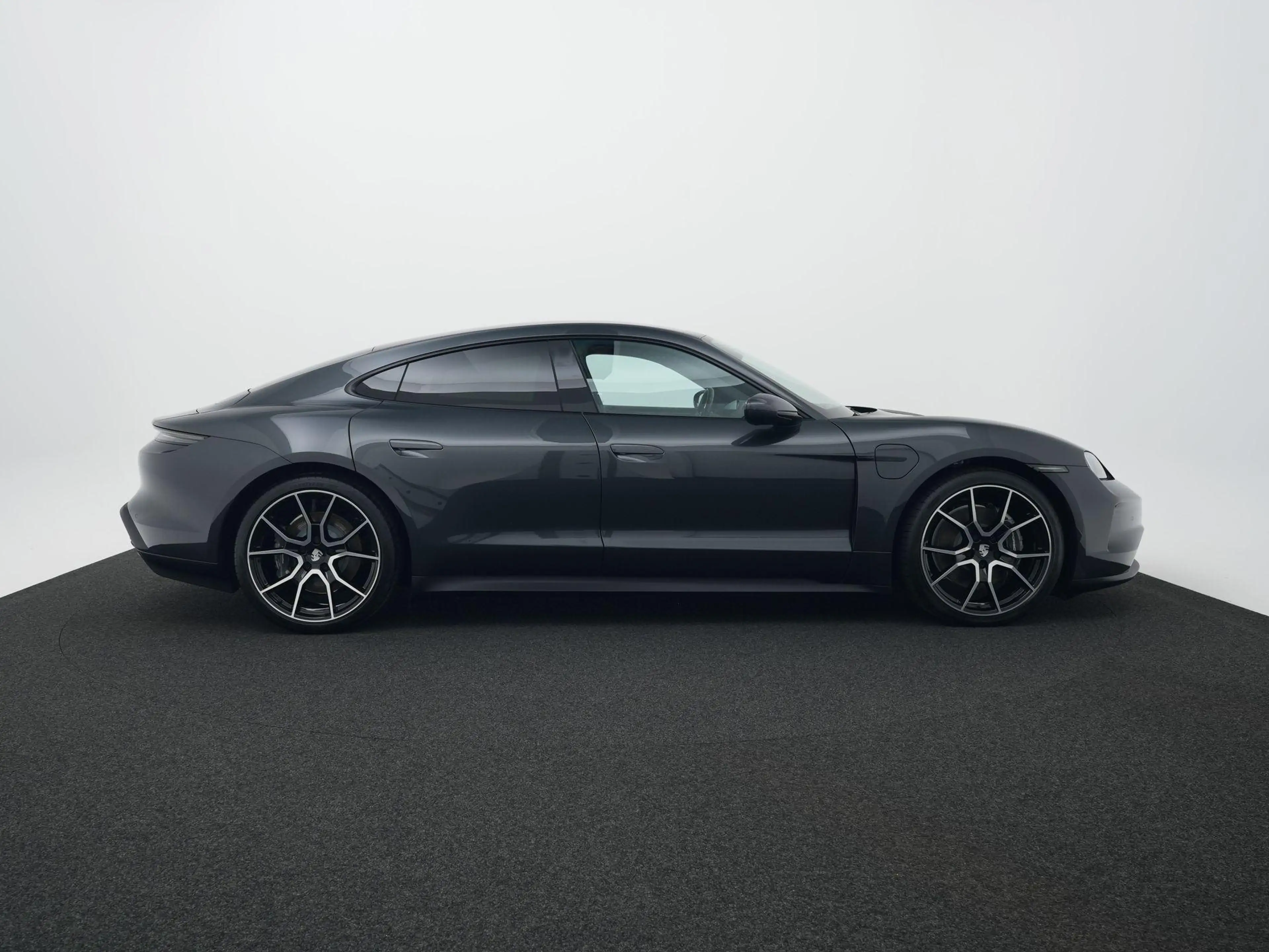 Porsche Taycan — photo 6