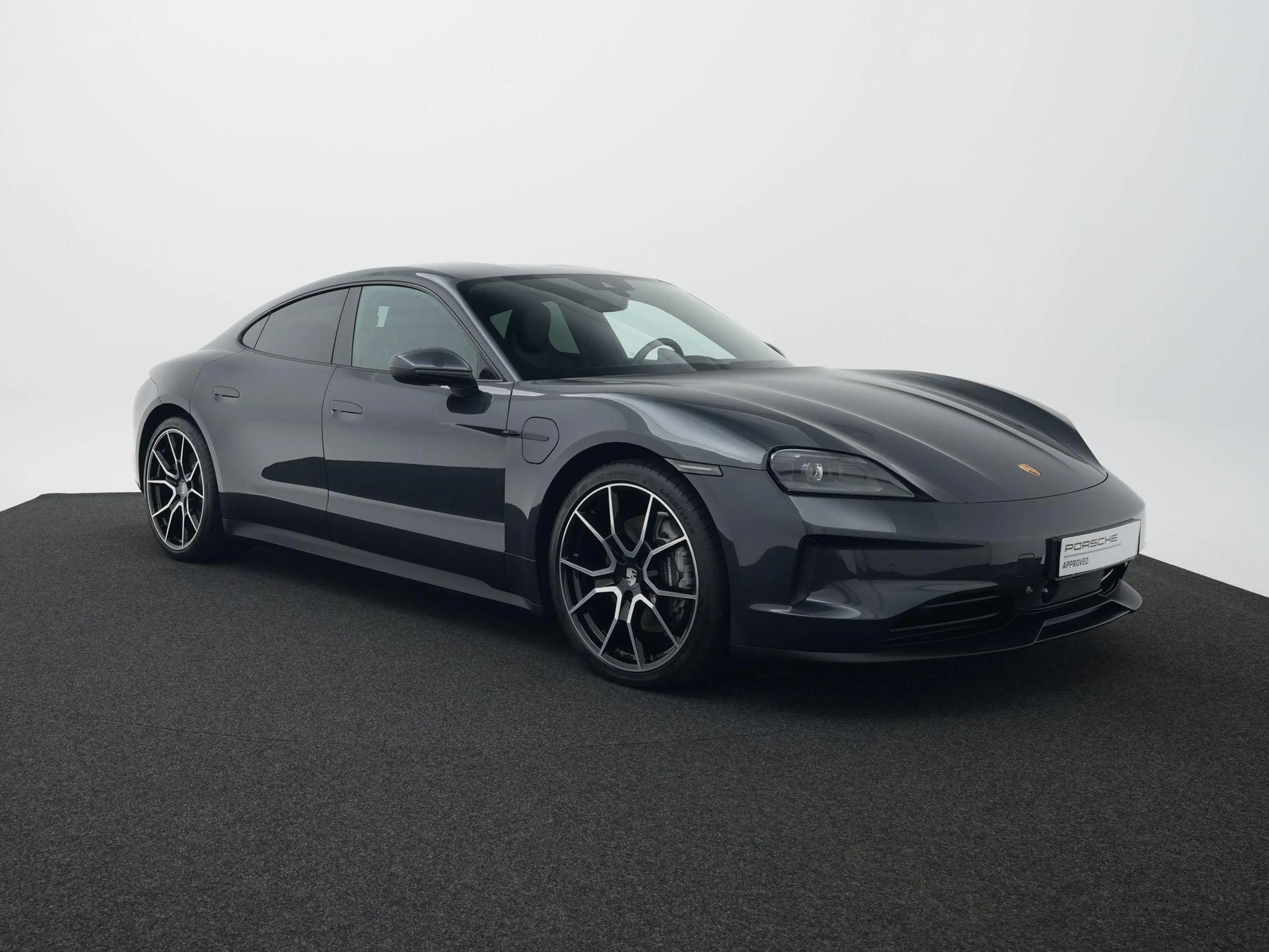 Porsche Taycan — photo 7