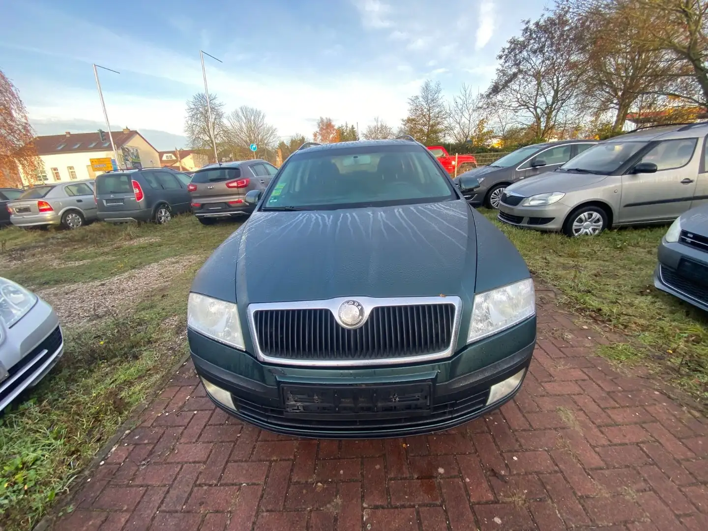 Skoda Octavia Combi 1.6 Ambiente Klima+Allwetter+Tempo Grün - 2